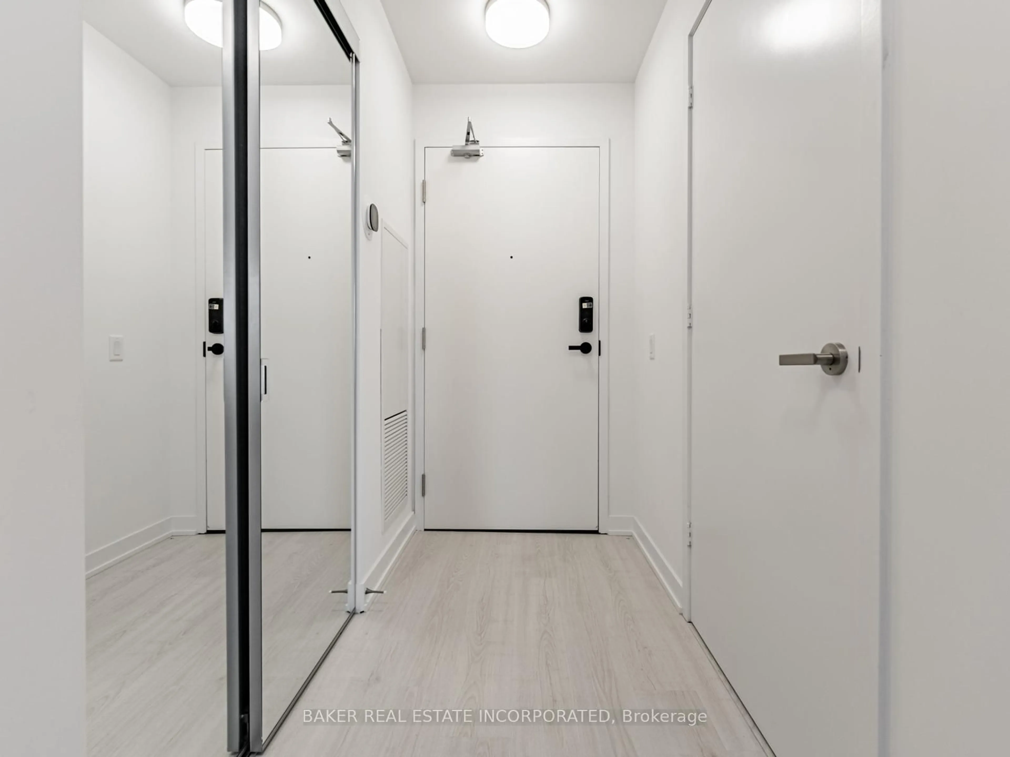 Indoor entryway for 407 Webb Dr #TH 12, Mississauga Ontario L5B 0M4