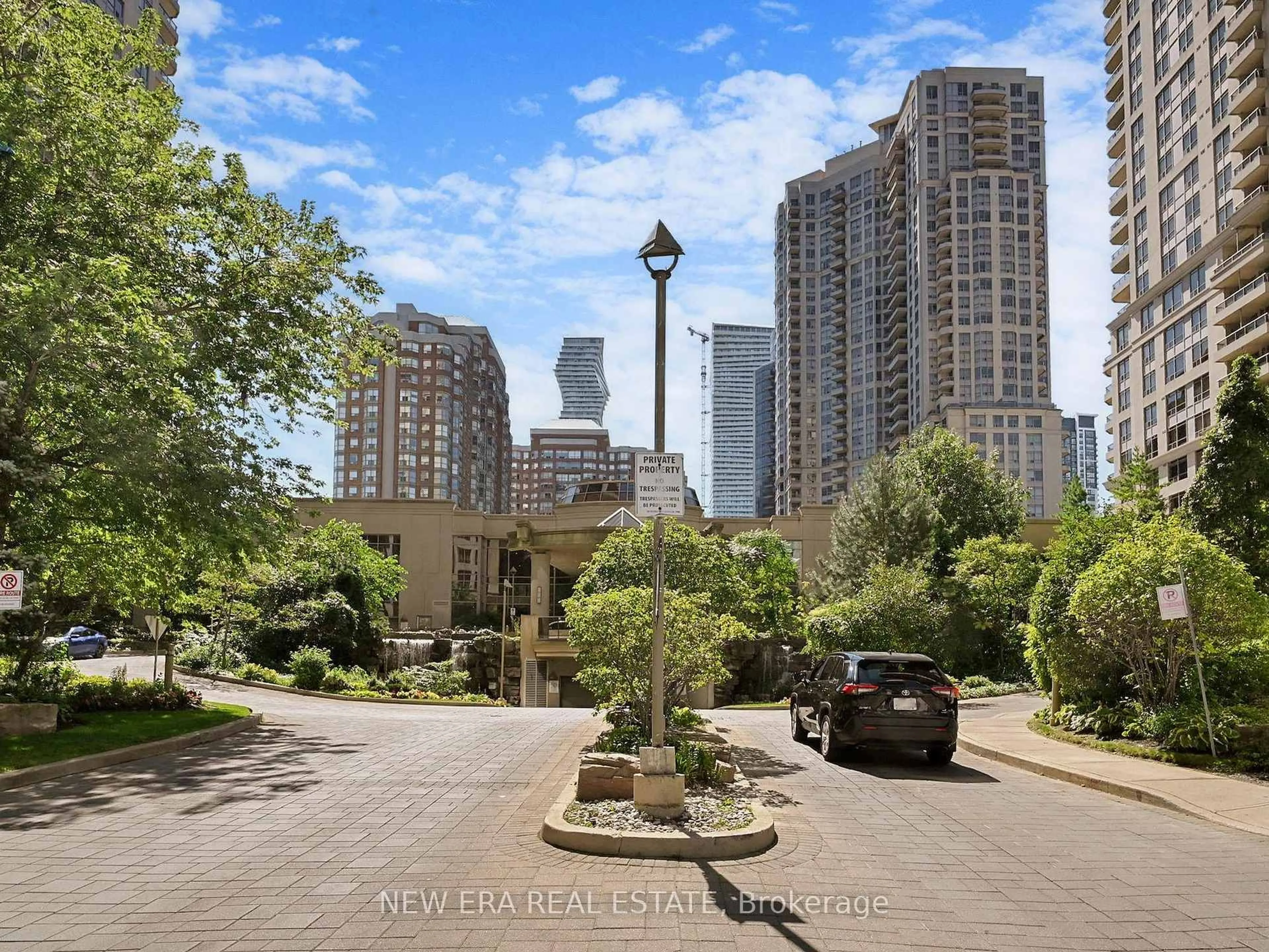 A pic from outside/outdoor area/front of a property/back of a property/a pic from drone, city buildings view from balcony for 3888 Duke Of York Blvd #923, Mississauga Ontario L5B 4P5