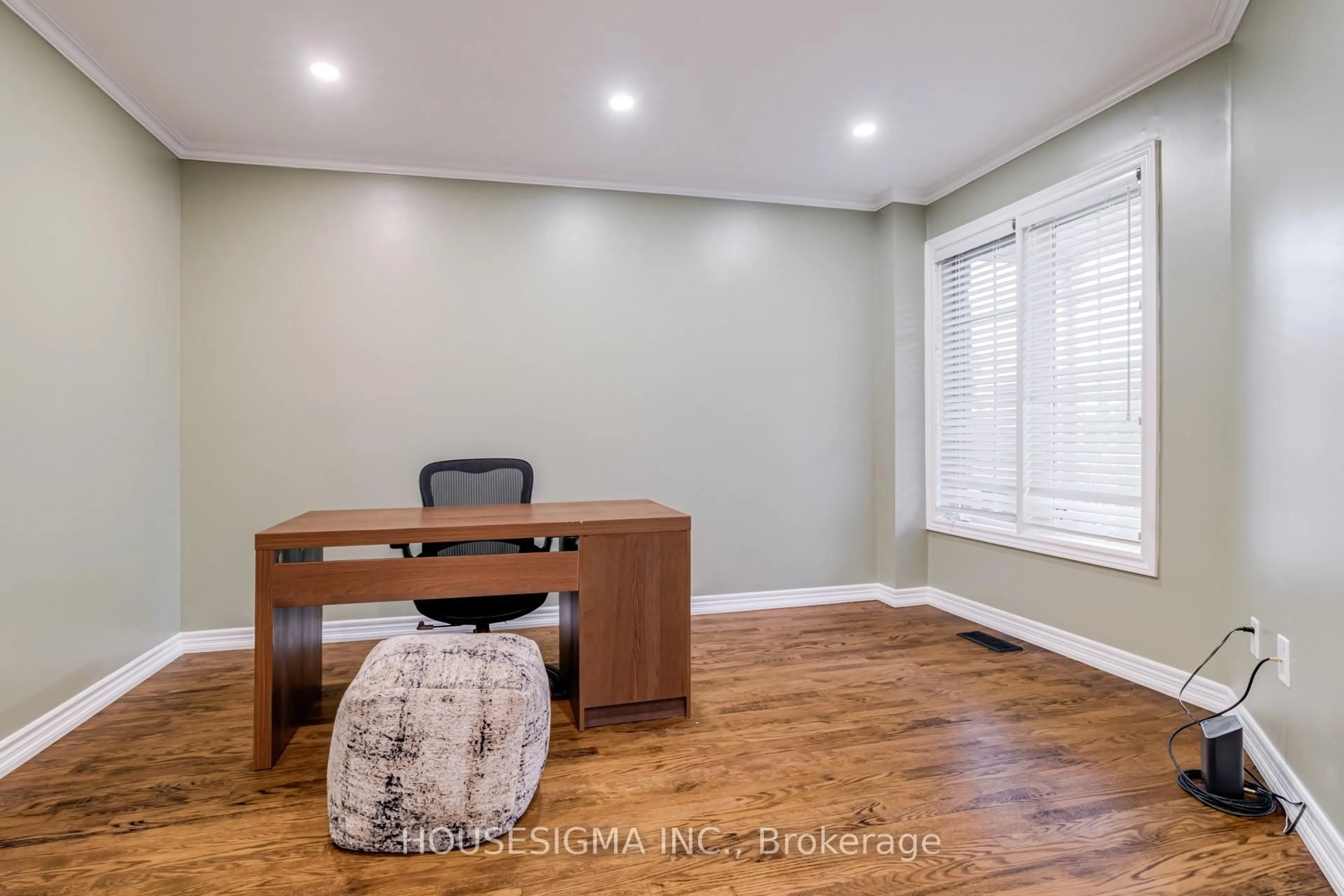 A pic of a room for 1475 Ravensmoor Cres, Mississauga Ontario L5M 3L4