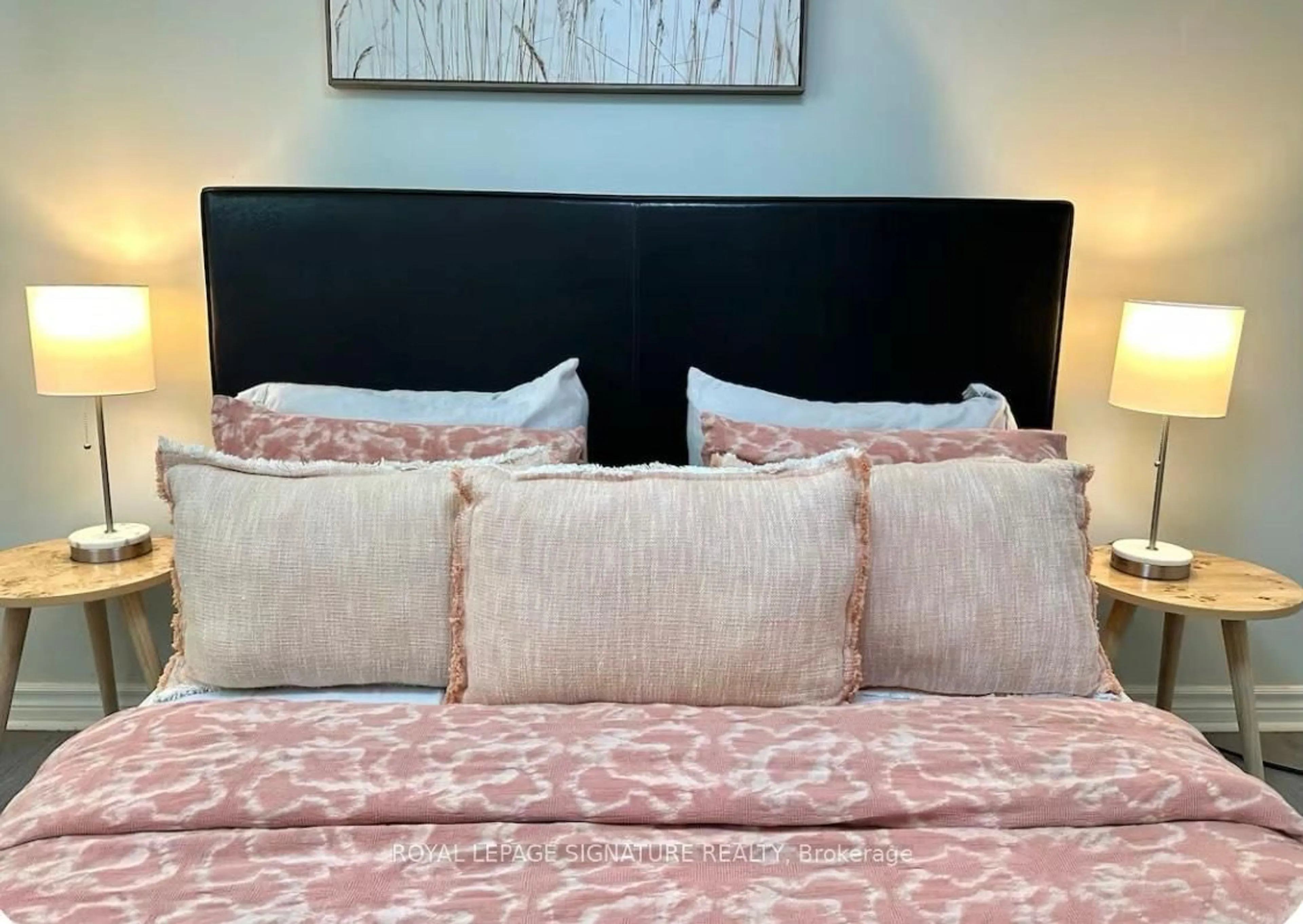 Bedroom with bed, unknown for 1350 Rebecca St, Oakville Ontario L6L 1Z4