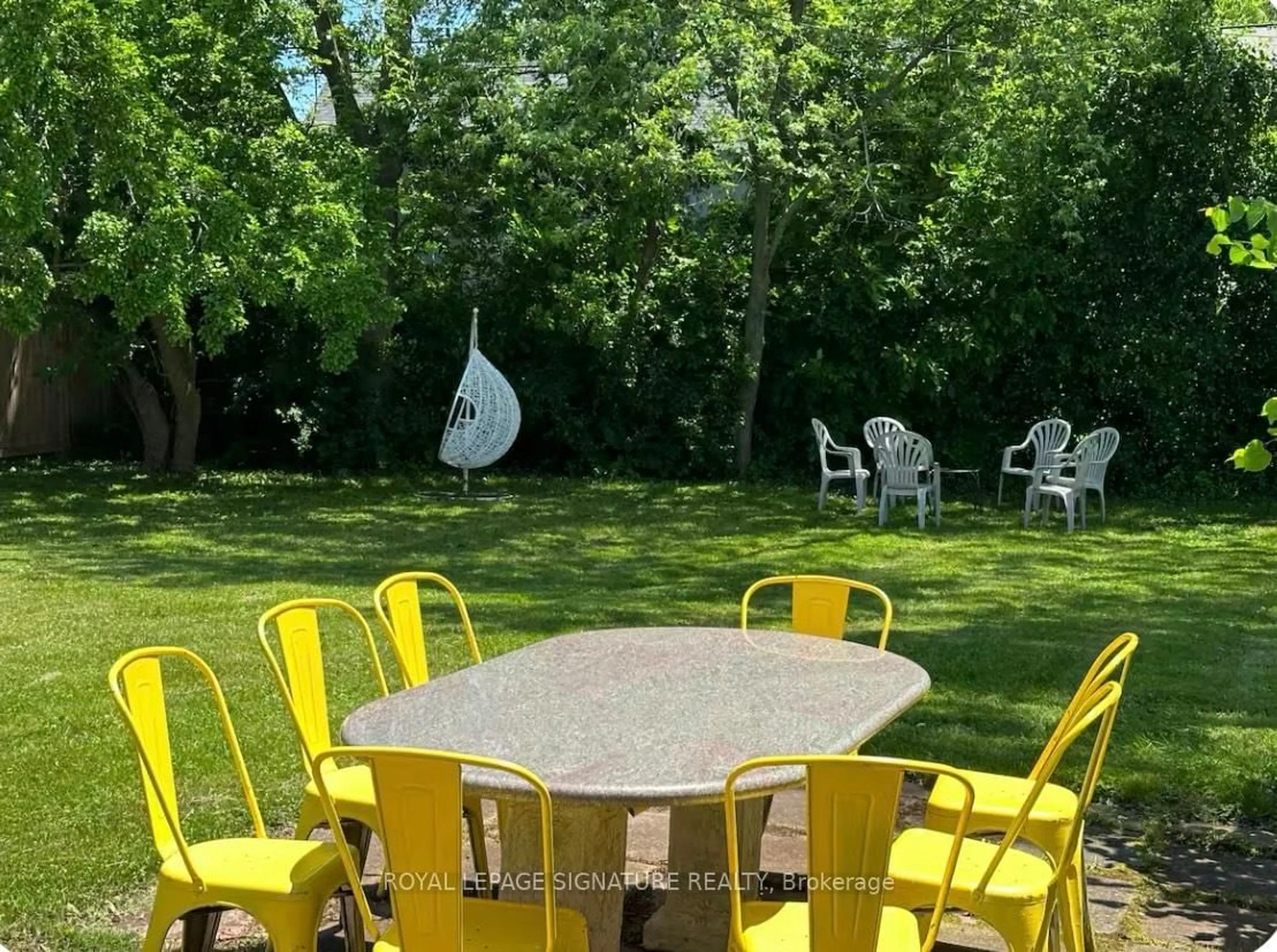 Patio, unknown for 1350 Rebecca St, Oakville Ontario L6L 1Z4