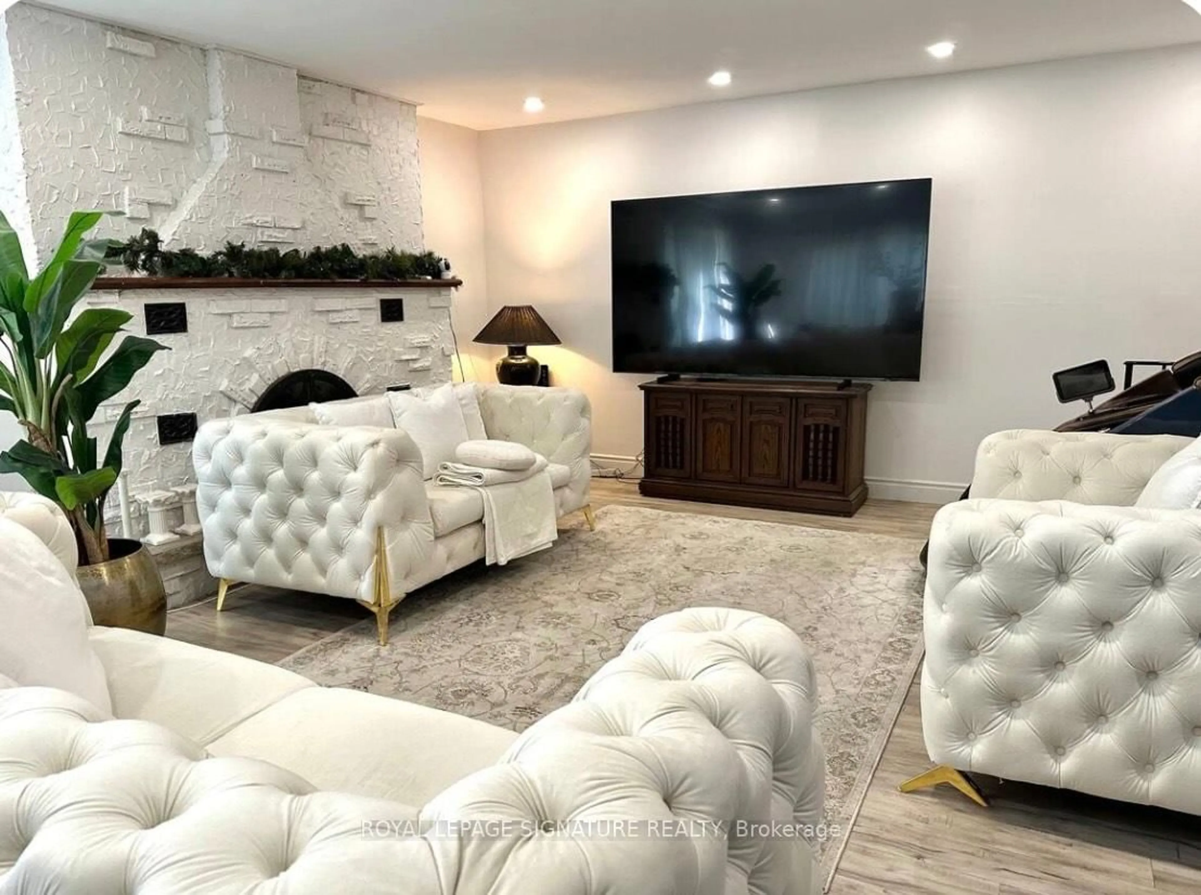 Living room with furniture, unknown for 1119 Rebecca St, Oakville Ontario L6L 1Y6