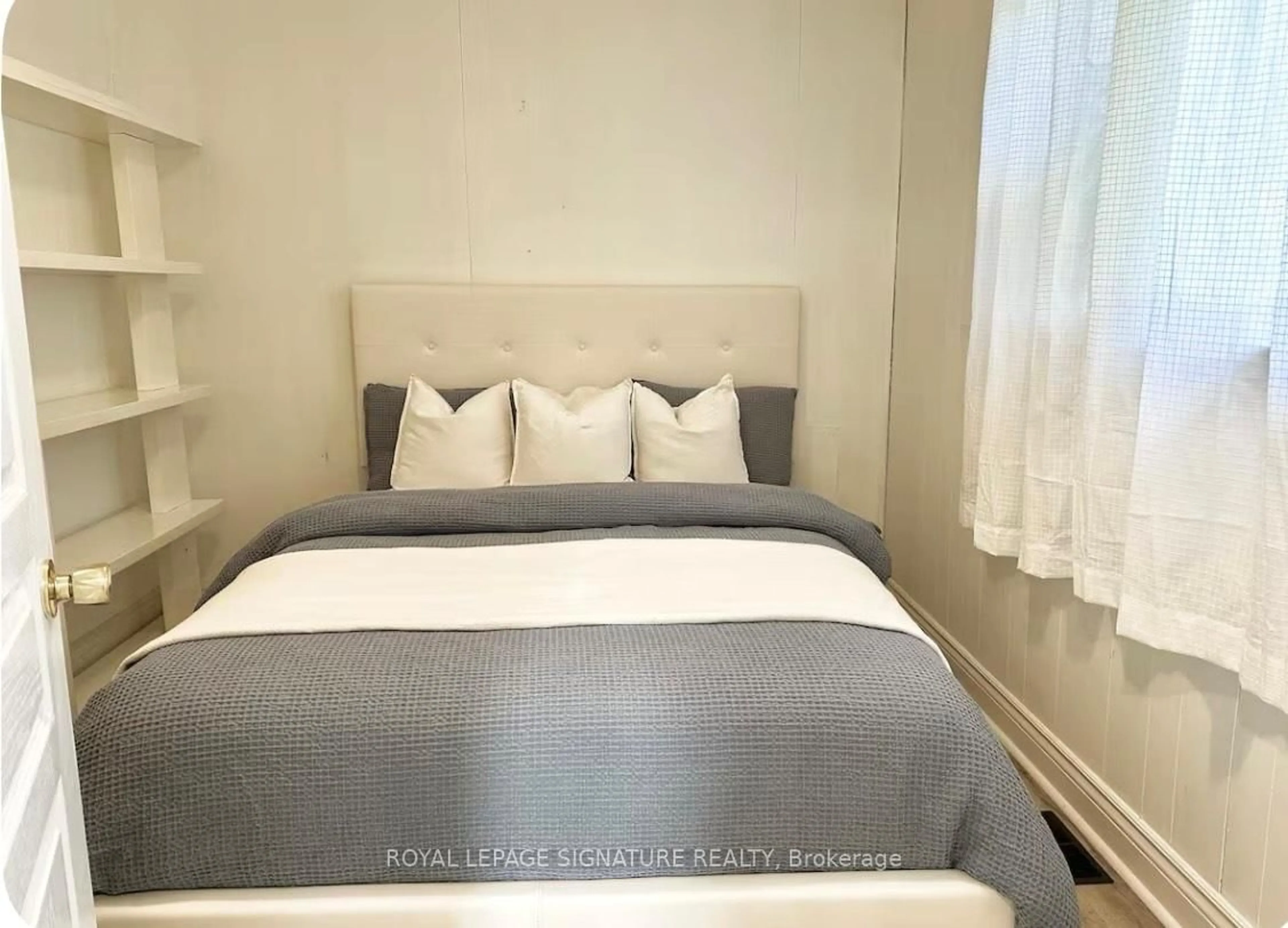 Bedroom with bed, unknown for 1119 Rebecca St, Oakville Ontario L6L 1Y6