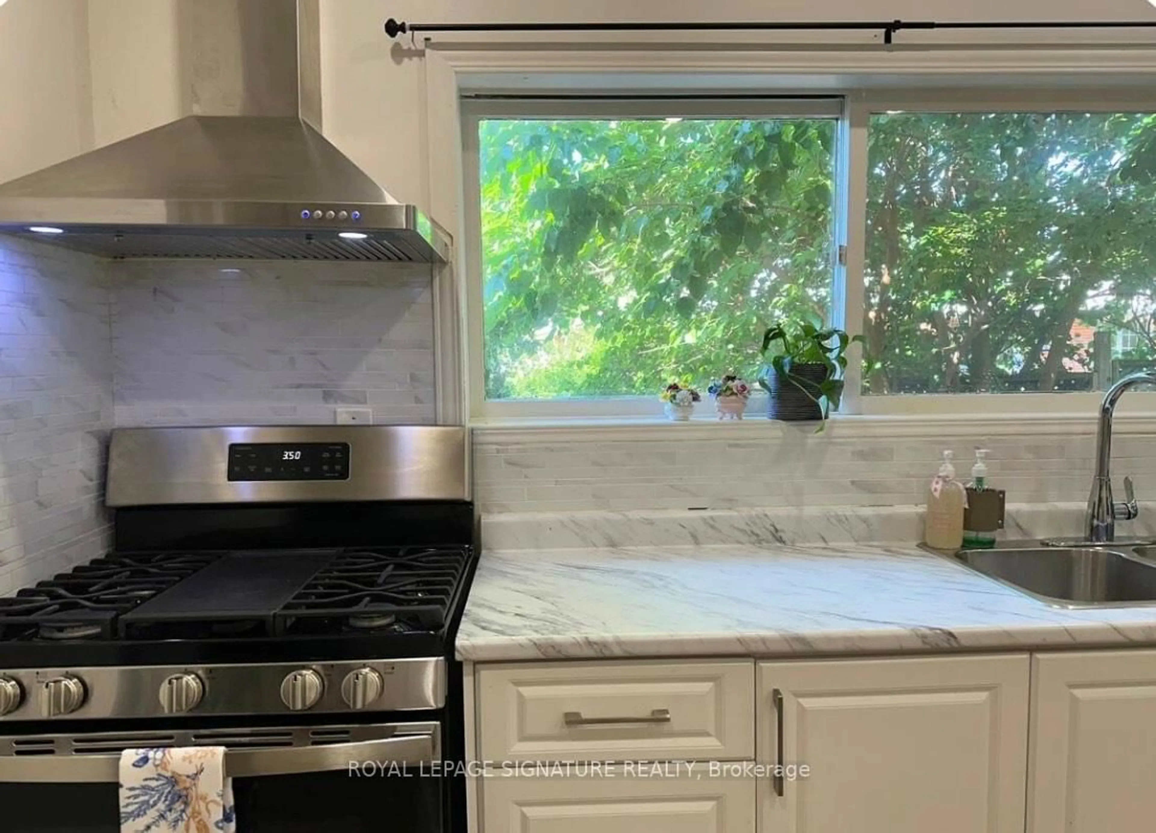 Unknown for 1119 Rebecca St, Oakville Ontario L6L 1Y6