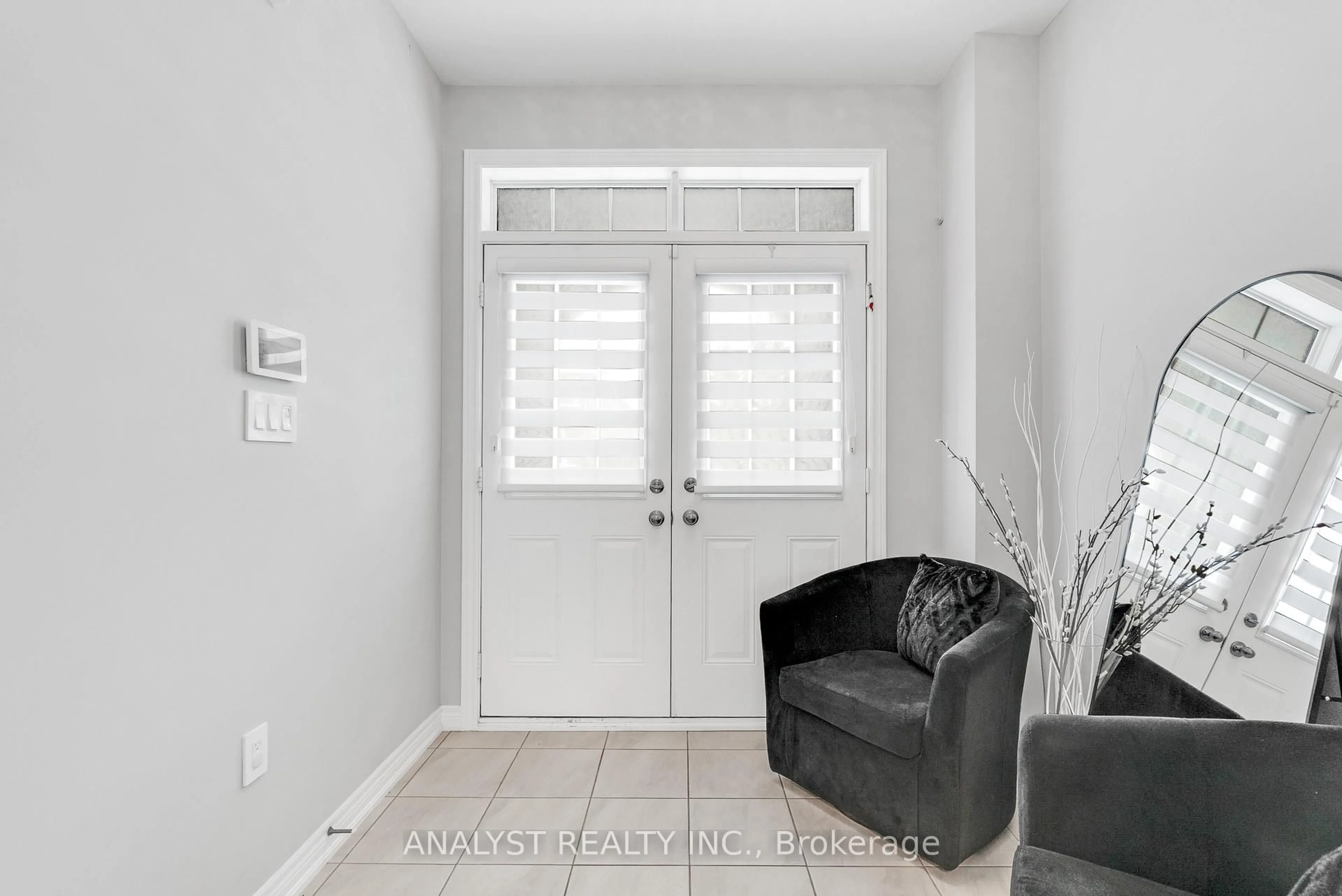 Indoor entryway for 108 Morra Ave, Caledon Ontario L7E 4K8