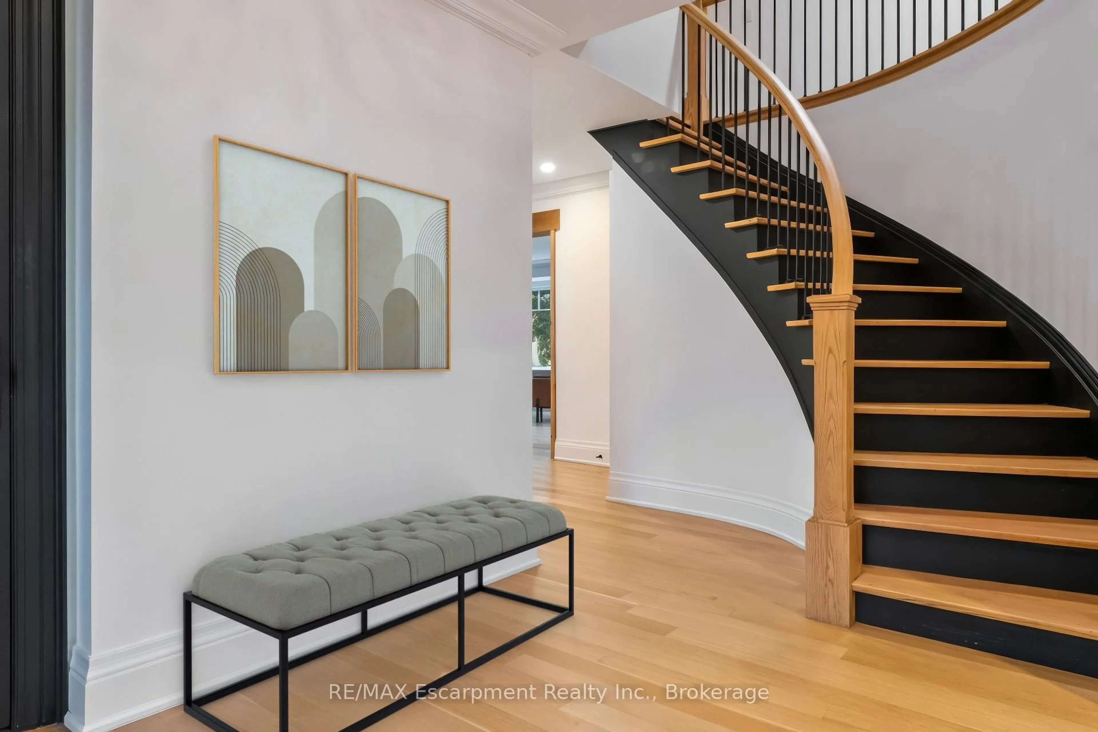 Unknown for 138 Cavendish Crt, Oakville Ontario L6J 5S2