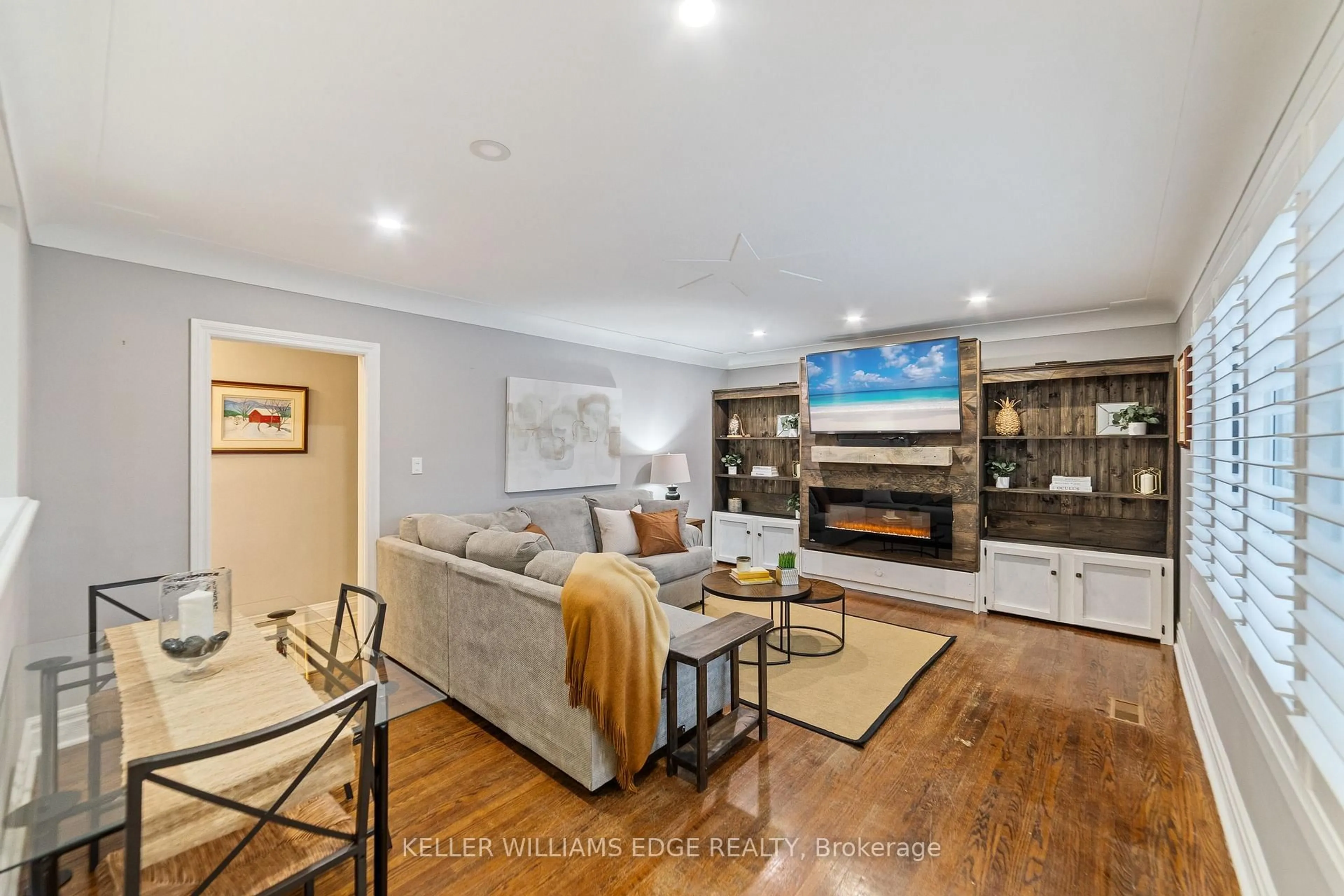 Living room with furniture, wood/laminate floor for 1434 Mountain Grove Ave, Burlington Ontario L7P 2H3