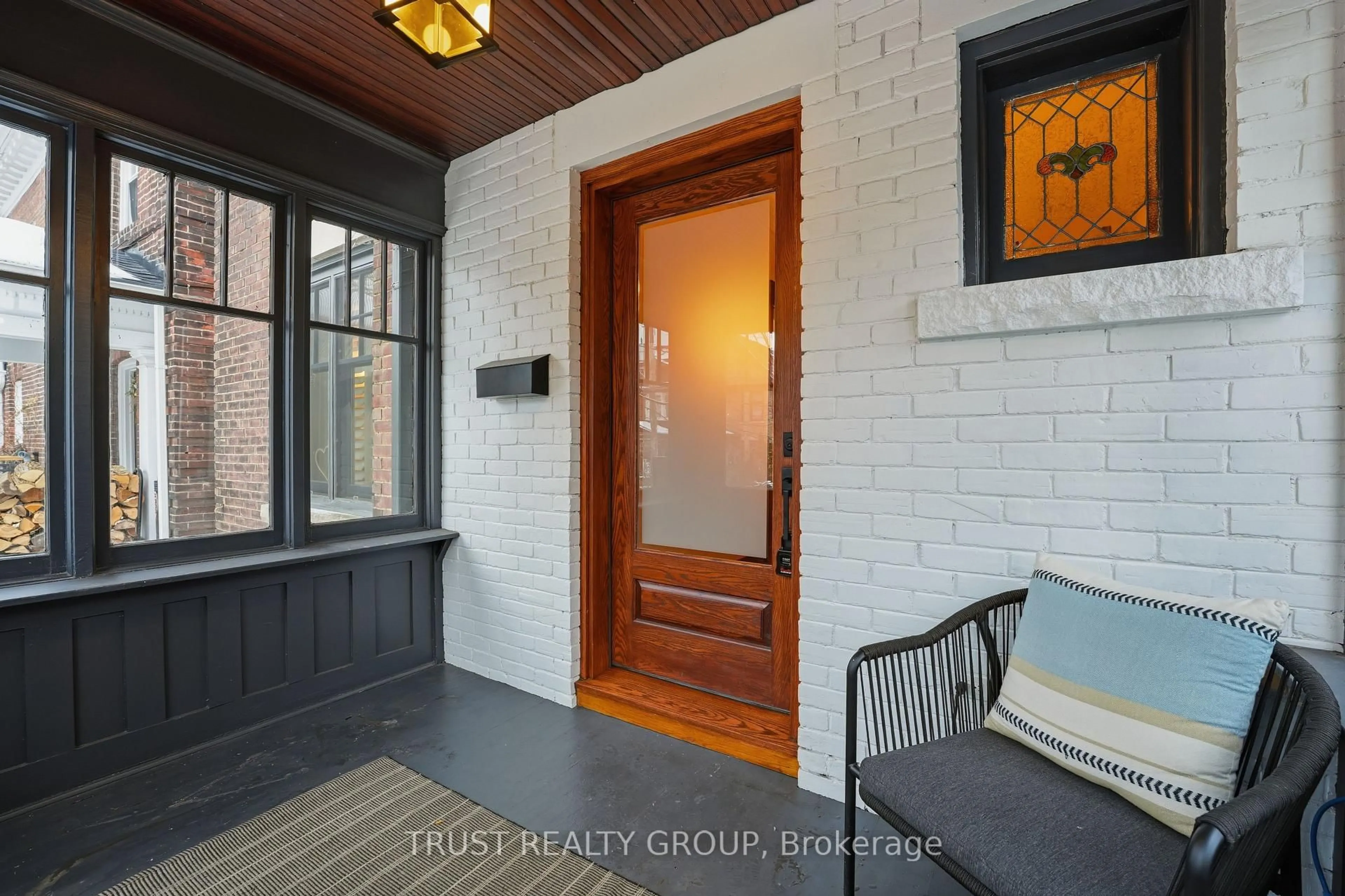 Indoor entryway for 187 Grenadier Rd, Toronto Ontario M6R 1R8