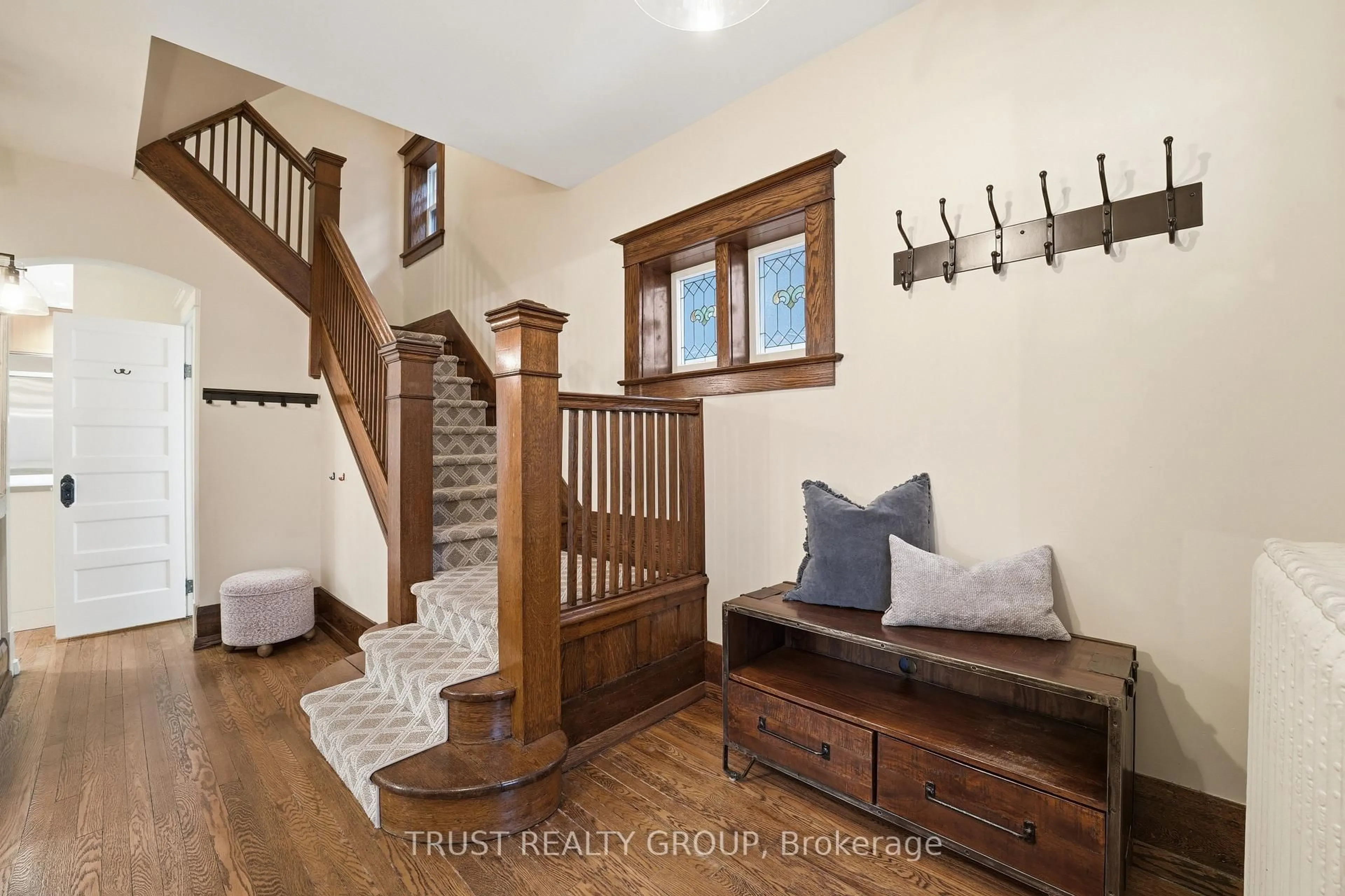 Indoor entryway for 187 Grenadier Rd, Toronto Ontario M6R 1R8