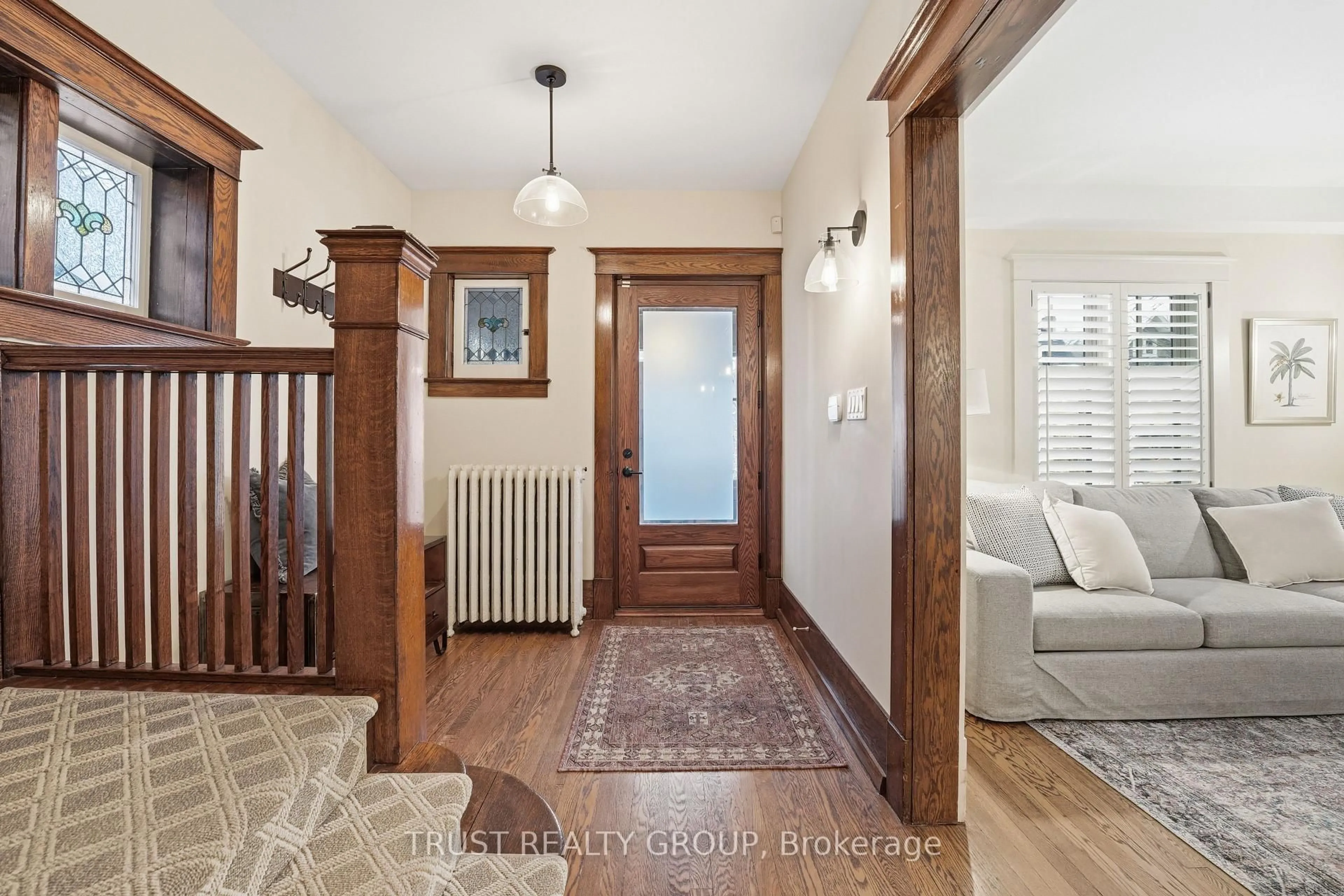 Indoor entryway for 187 Grenadier Rd, Toronto Ontario M6R 1R8