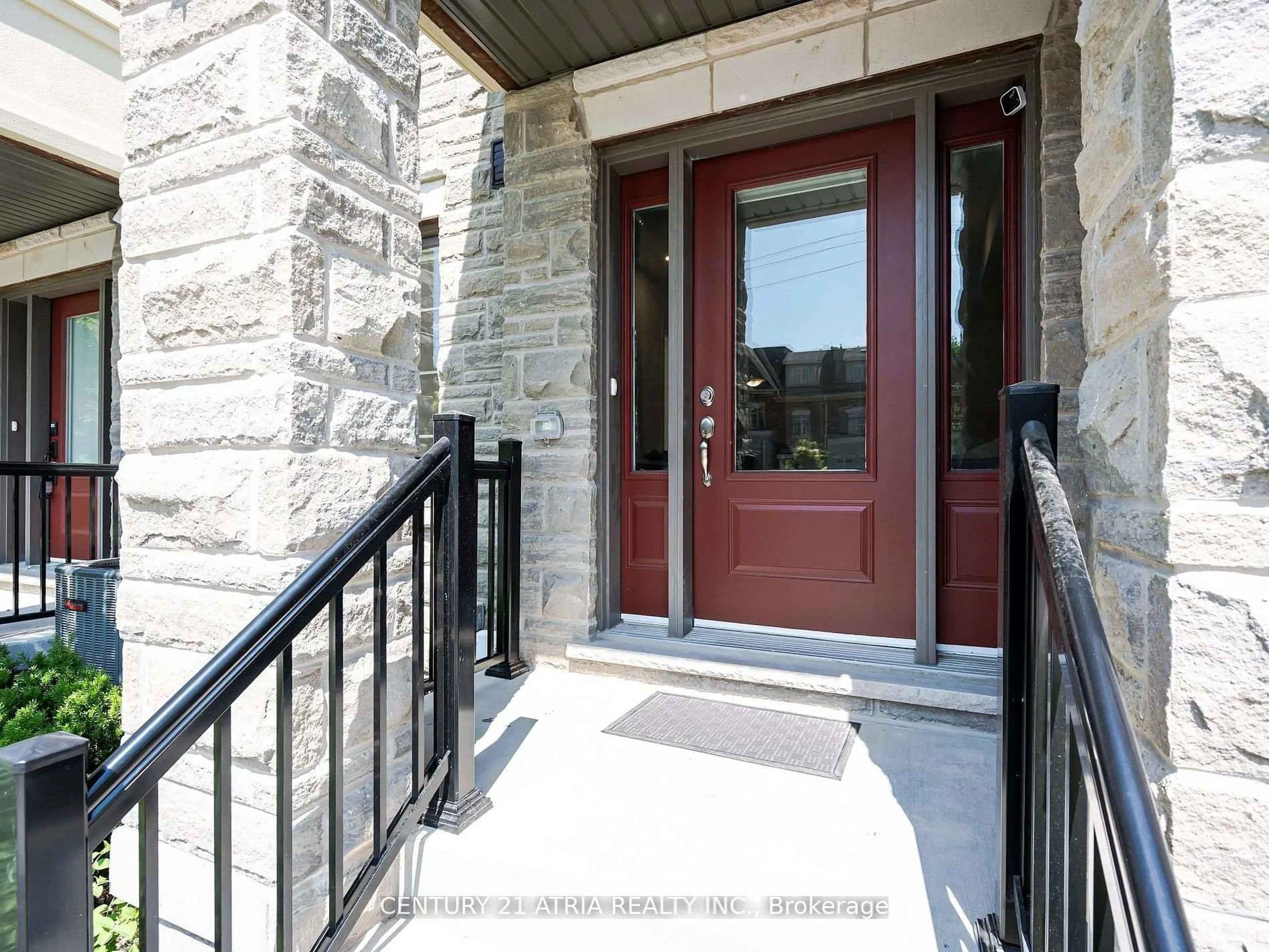 Indoor entryway for 38 Main St, Mississauga Ontario L5M 1X8