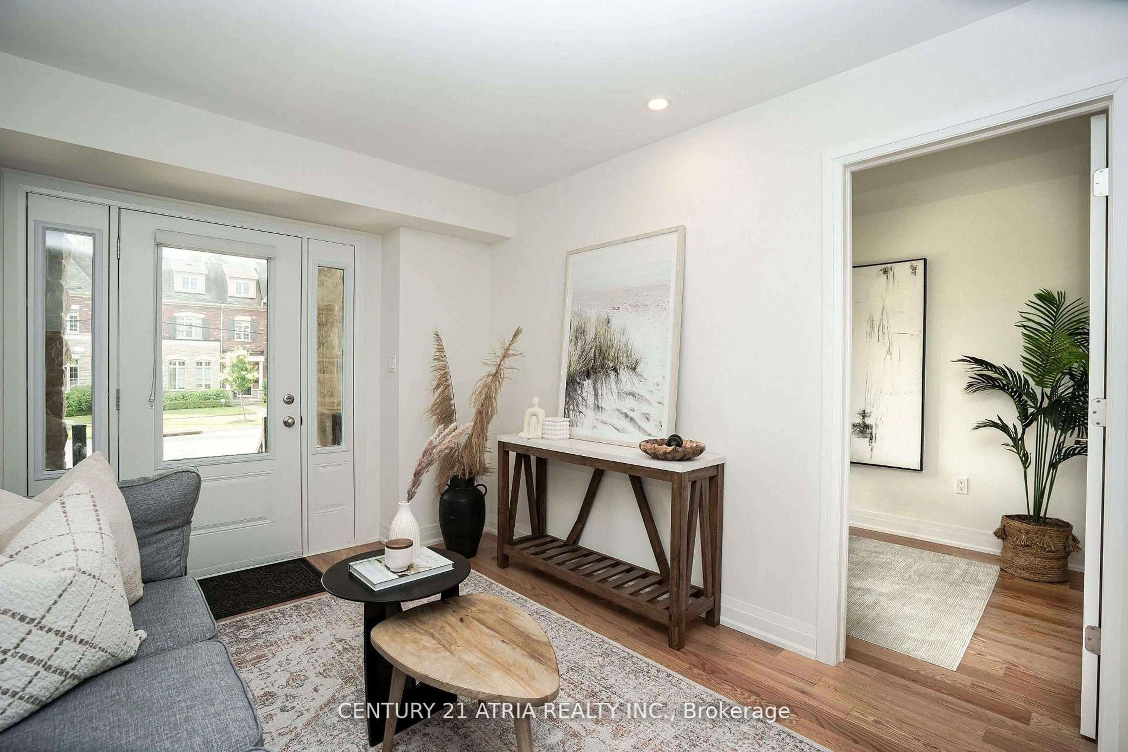 Indoor entryway for 38 Main St, Mississauga Ontario L5M 1X8