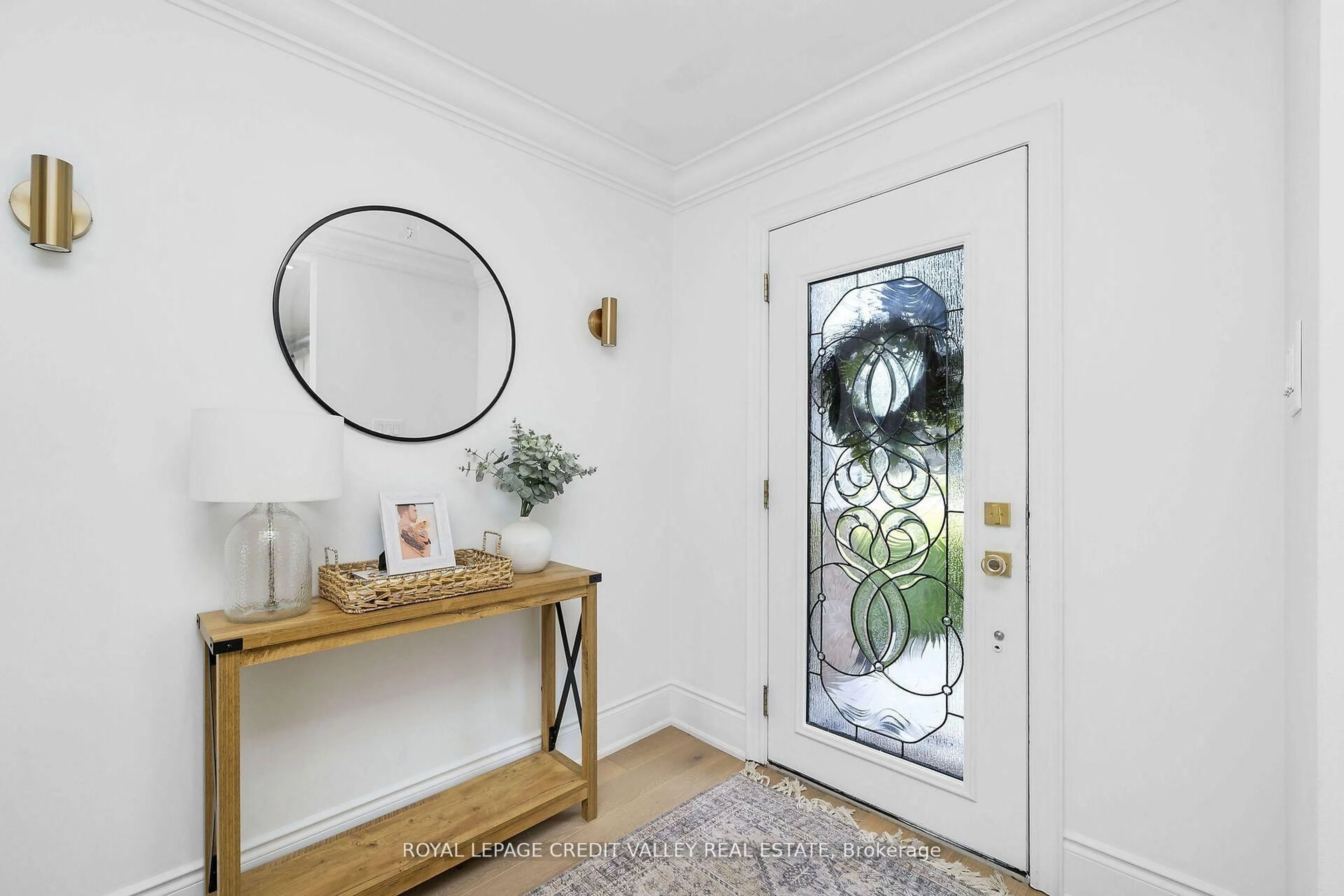 Indoor entryway for 47 Larry St, Caledon Ontario L7C 1K8