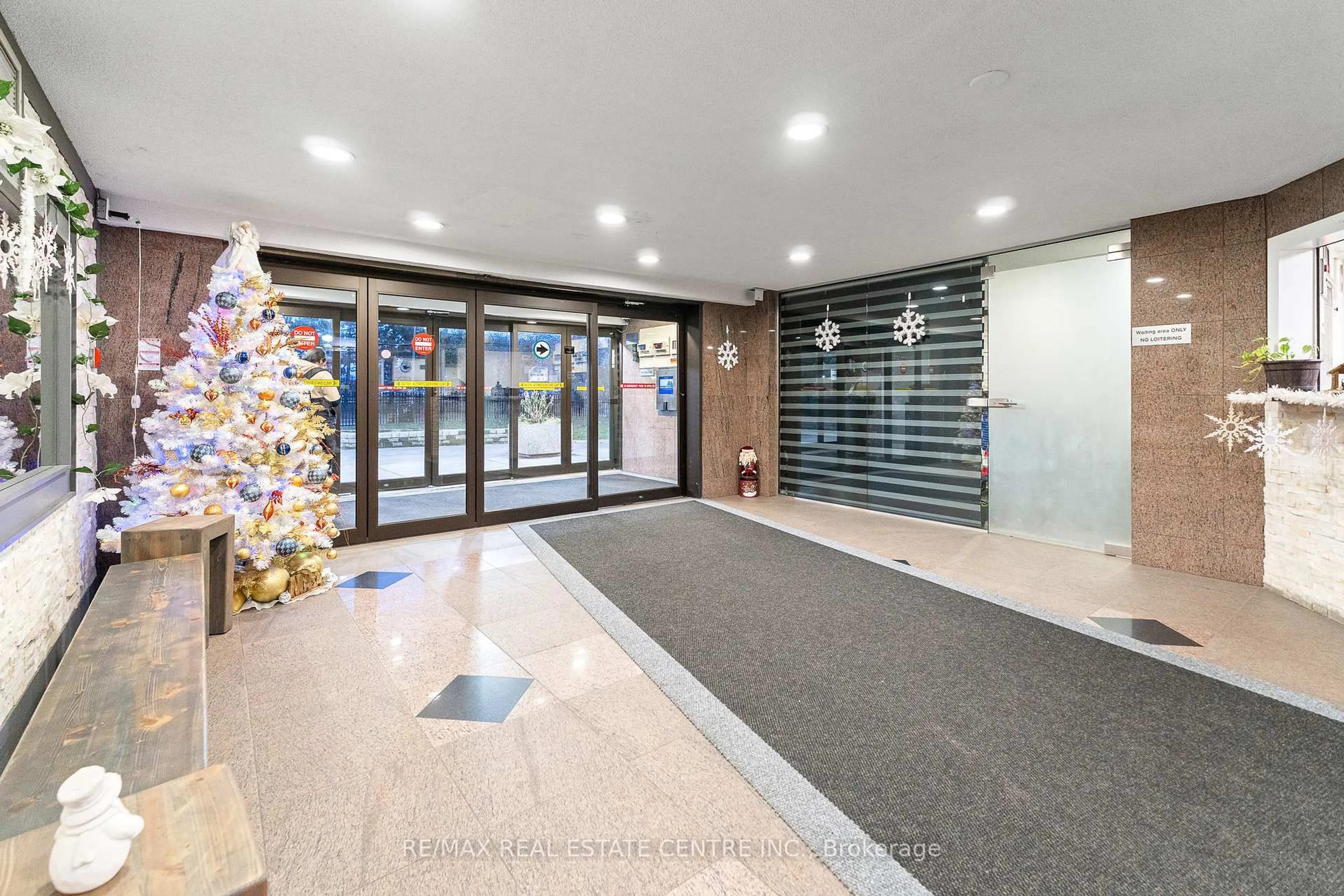 Indoor foyer for 4 Lisa St #404, Brampton Ontario L6T 4B6