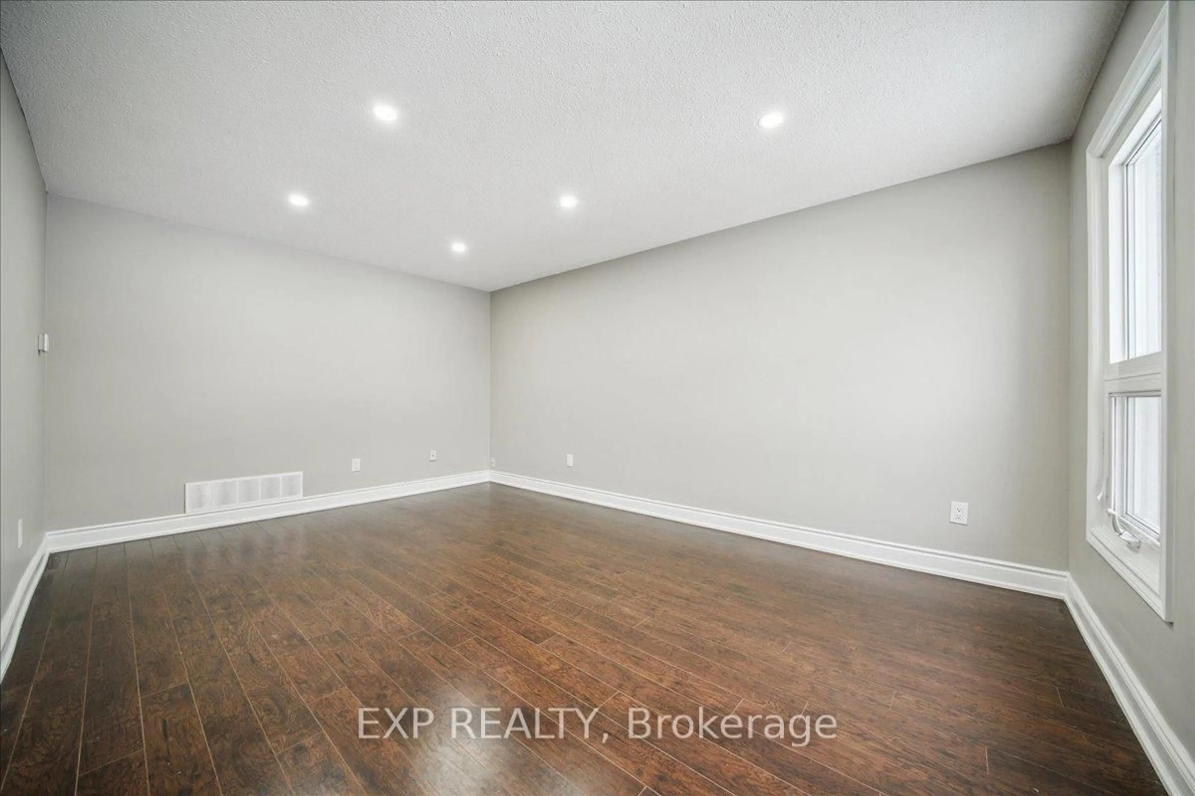 A pic of a room for 44 Newcastle Cres, Brampton Ontario L6S 3Y8