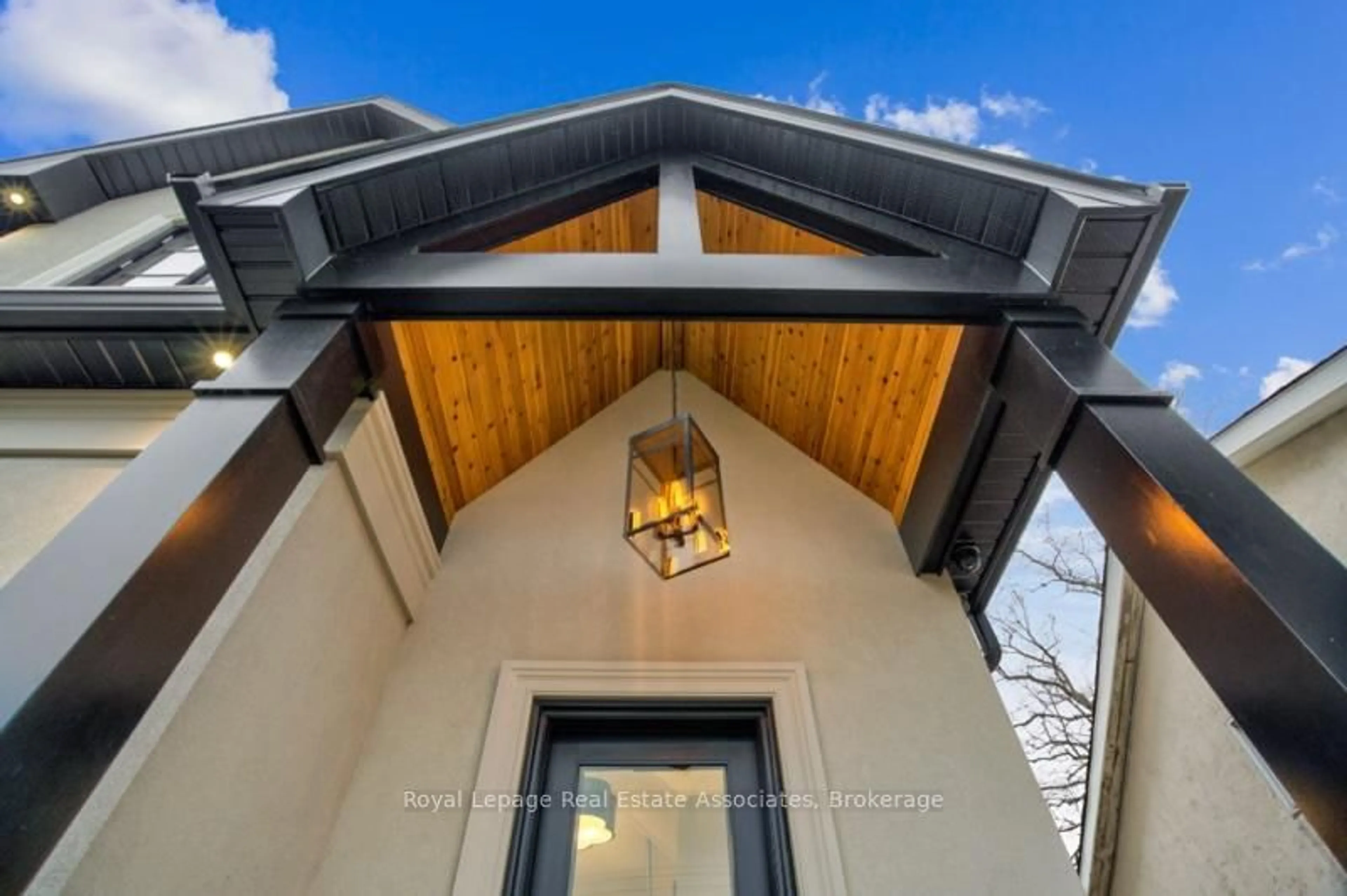 Unknown for 1042 Meredith Ave, Mississauga Ontario L5E 2C7