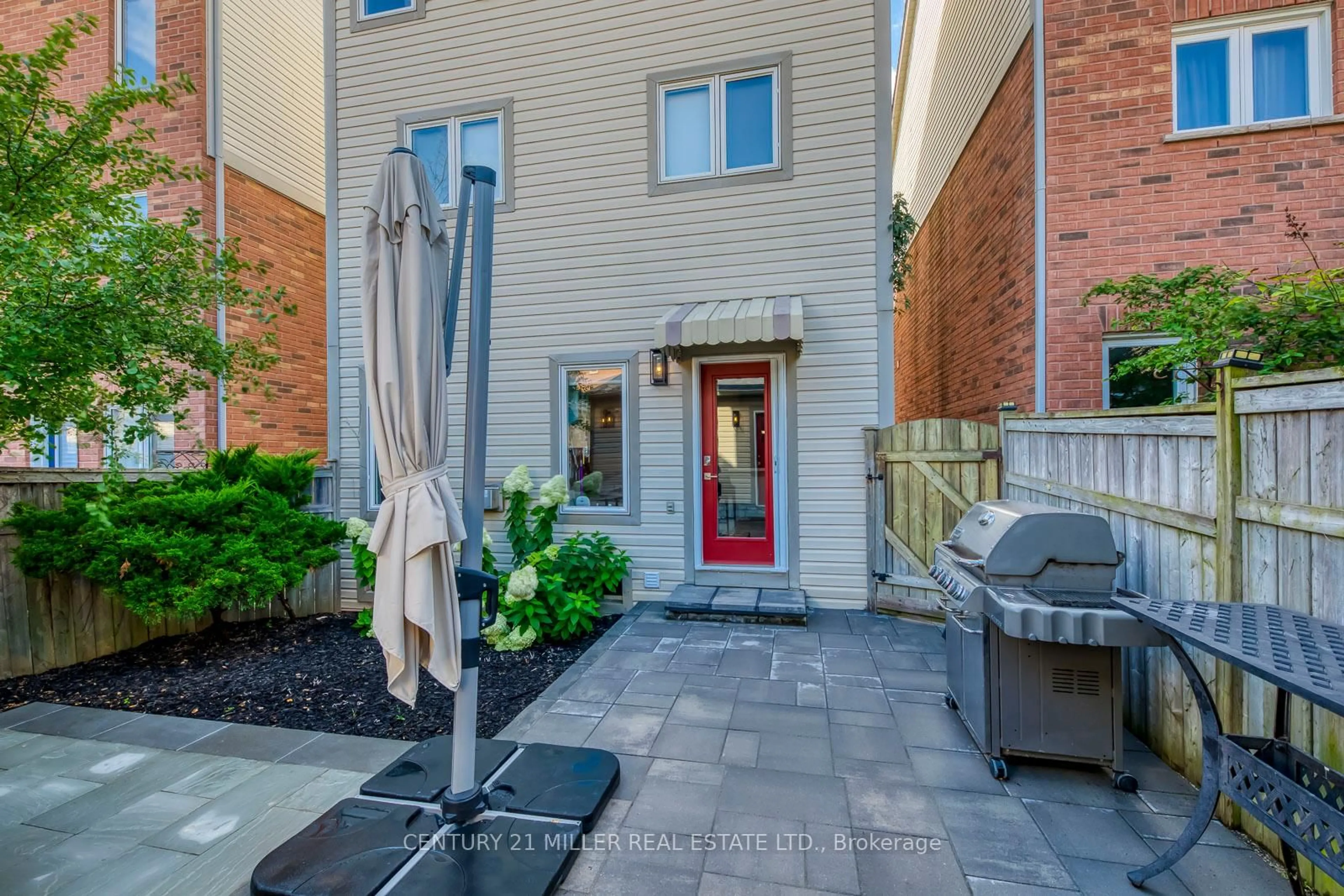 Patio, street for 215 ROXTON Rd, Oakville Ontario L6H 6M9