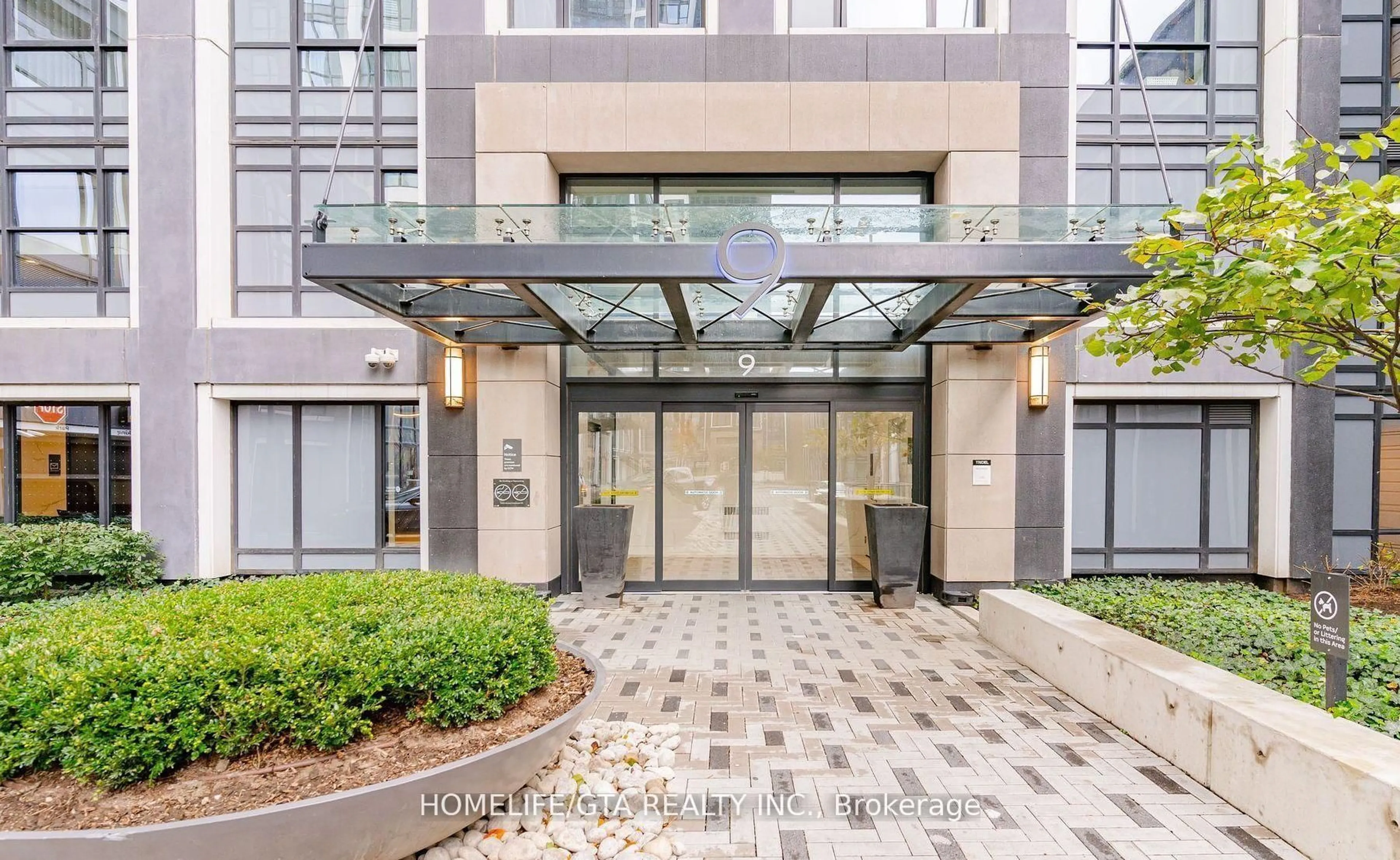 Indoor foyer for 9 Mabelle Ave #1526, Toronto Ontario M9A 0E1