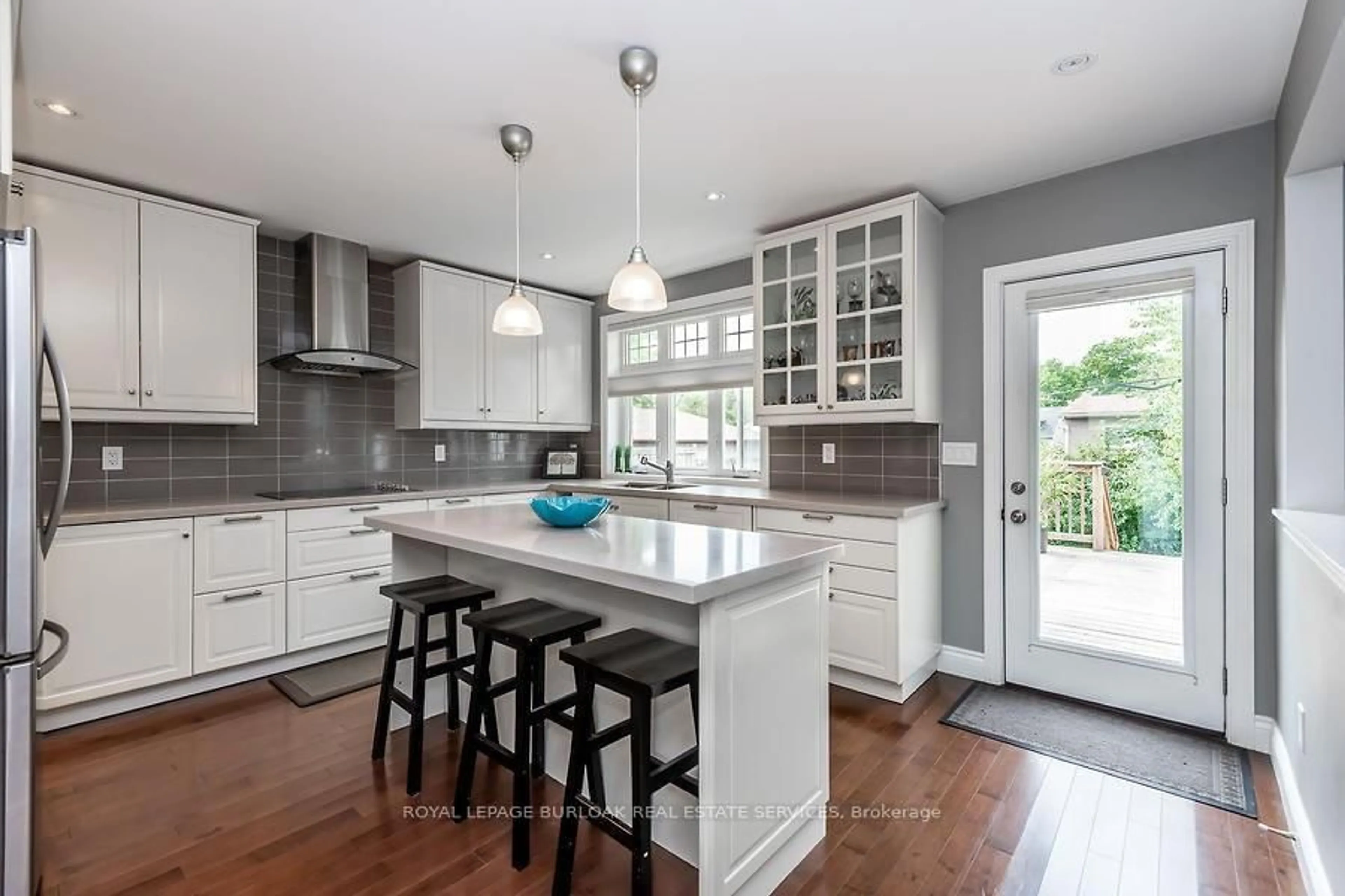 Open concept kitchen, ceramic/tile floor for 541 Sandmere Pl, Oakville Ontario L6L 4G5