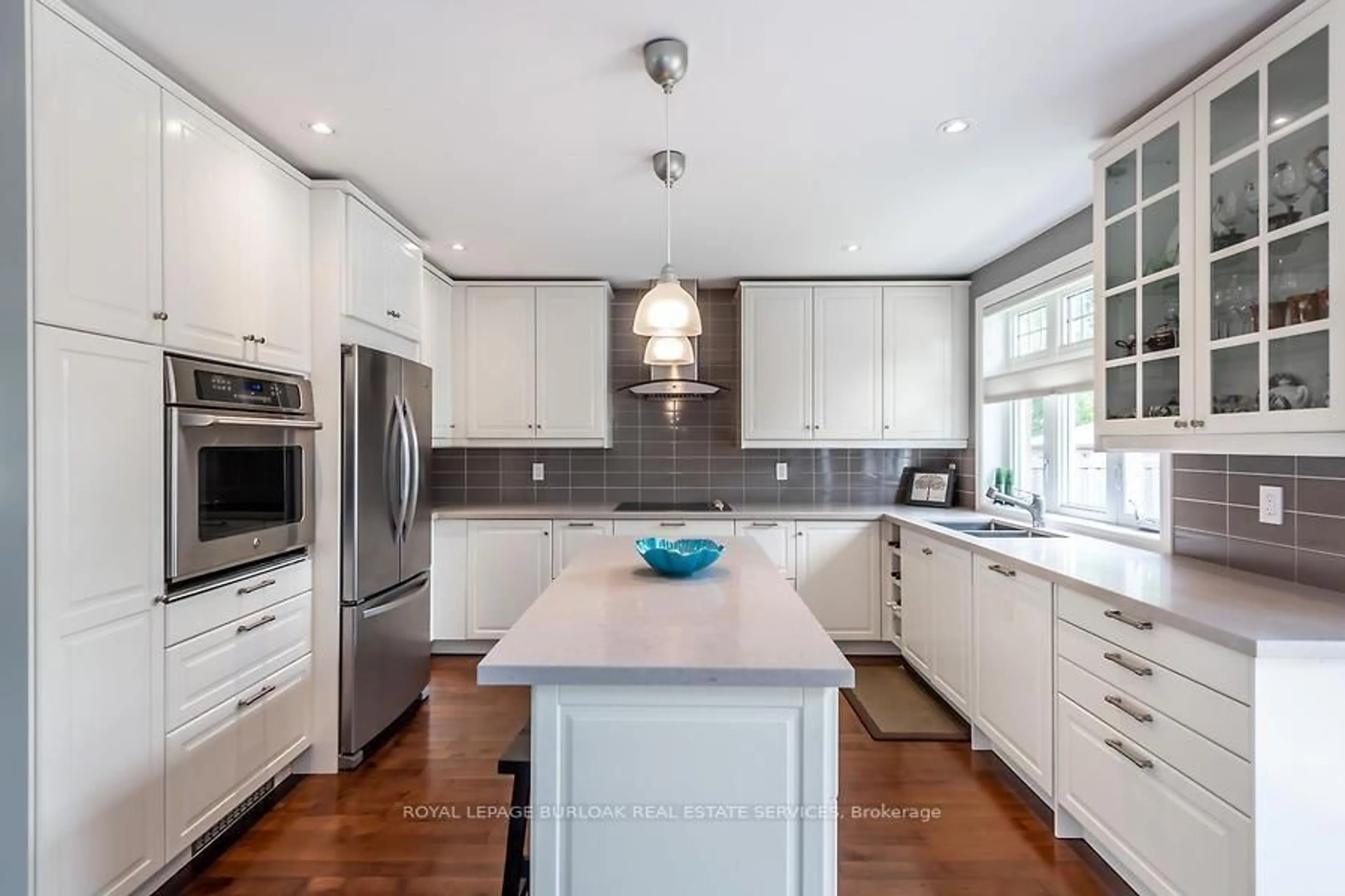 Contemporary kitchen, ceramic/tile floor for 541 Sandmere Pl, Oakville Ontario L6L 4G5