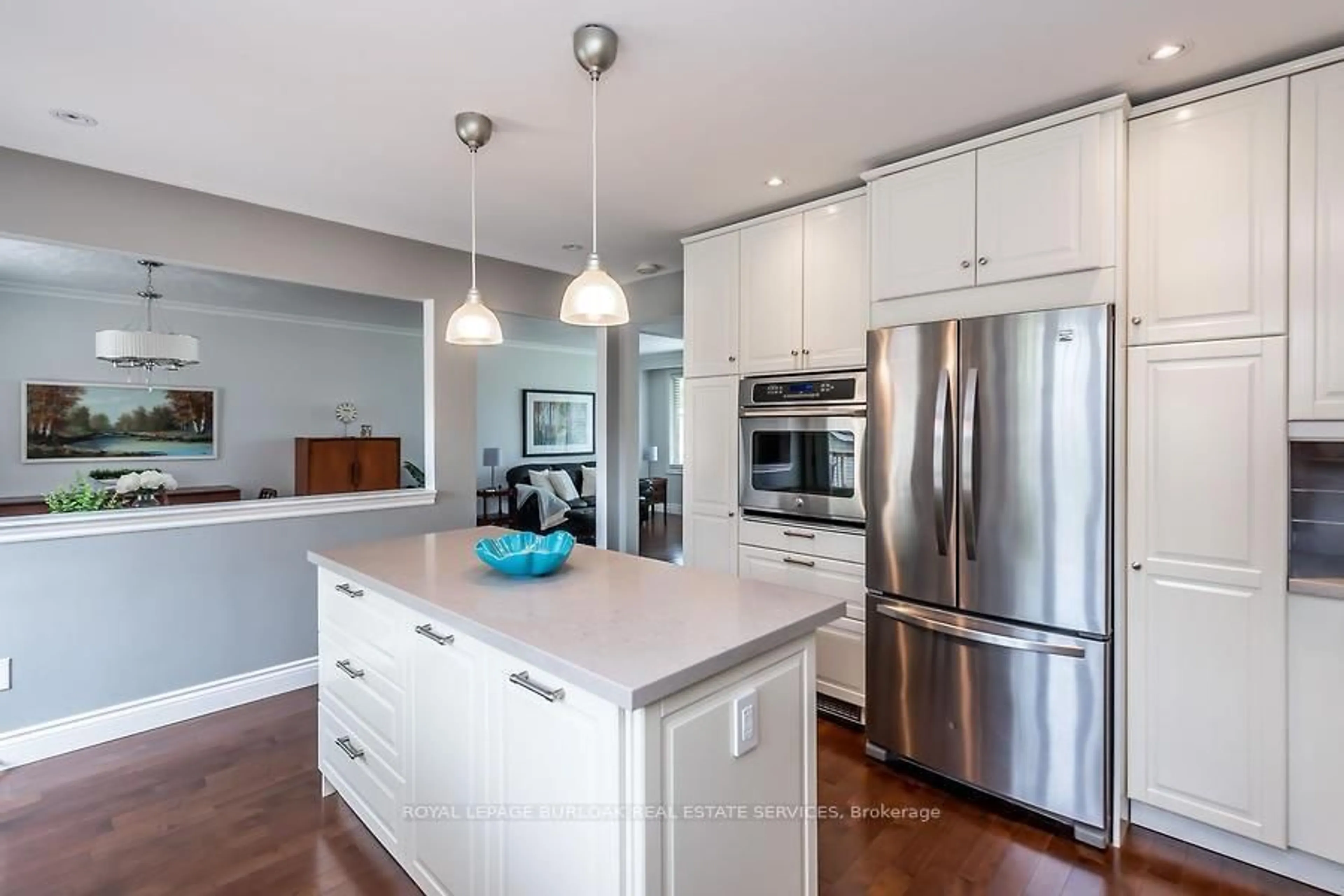 Contemporary kitchen, unknown for 541 Sandmere Pl, Oakville Ontario L6L 4G5