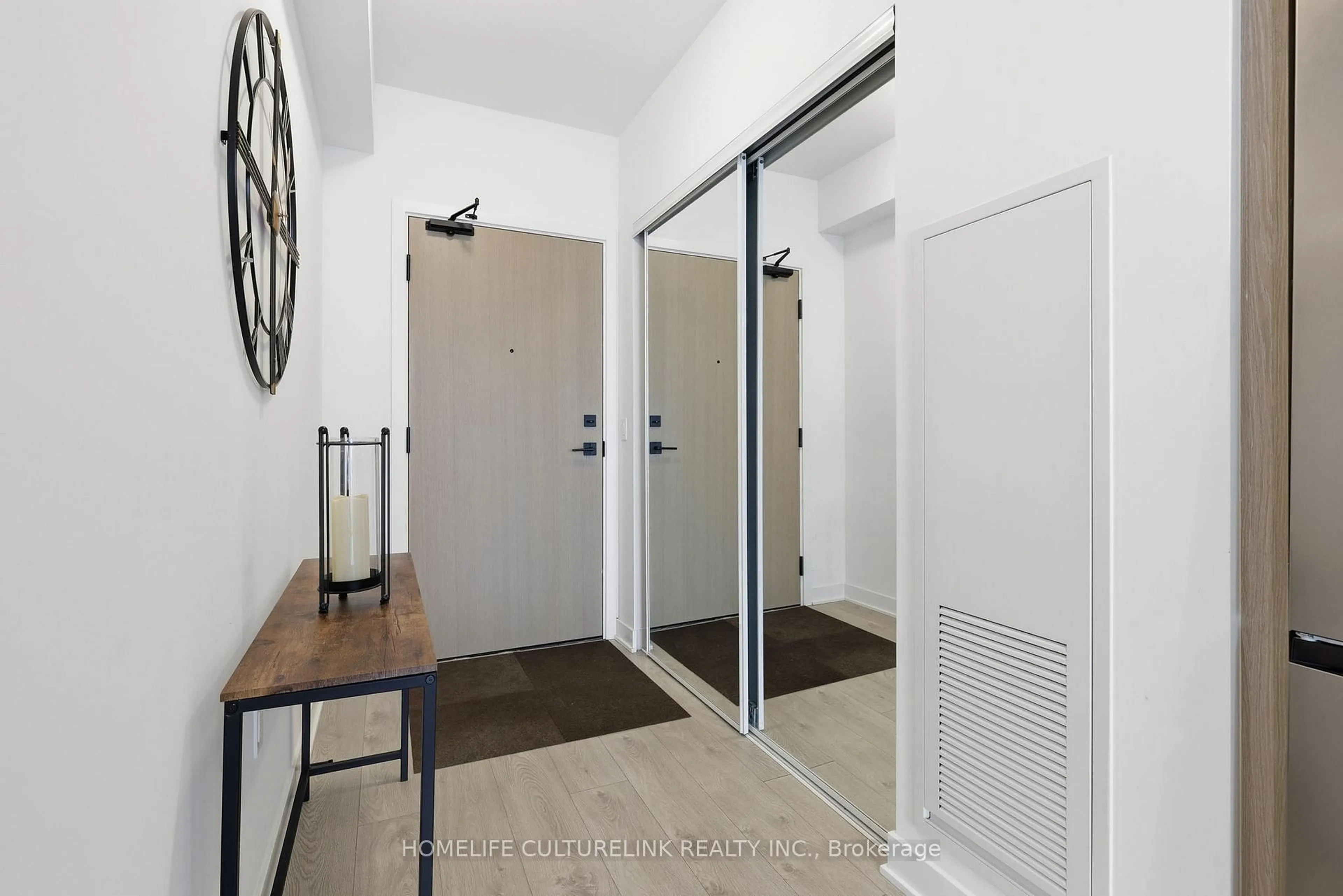 Indoor entryway for 36 Zorra St #3111, Toronto Ontario M8Z 0G5