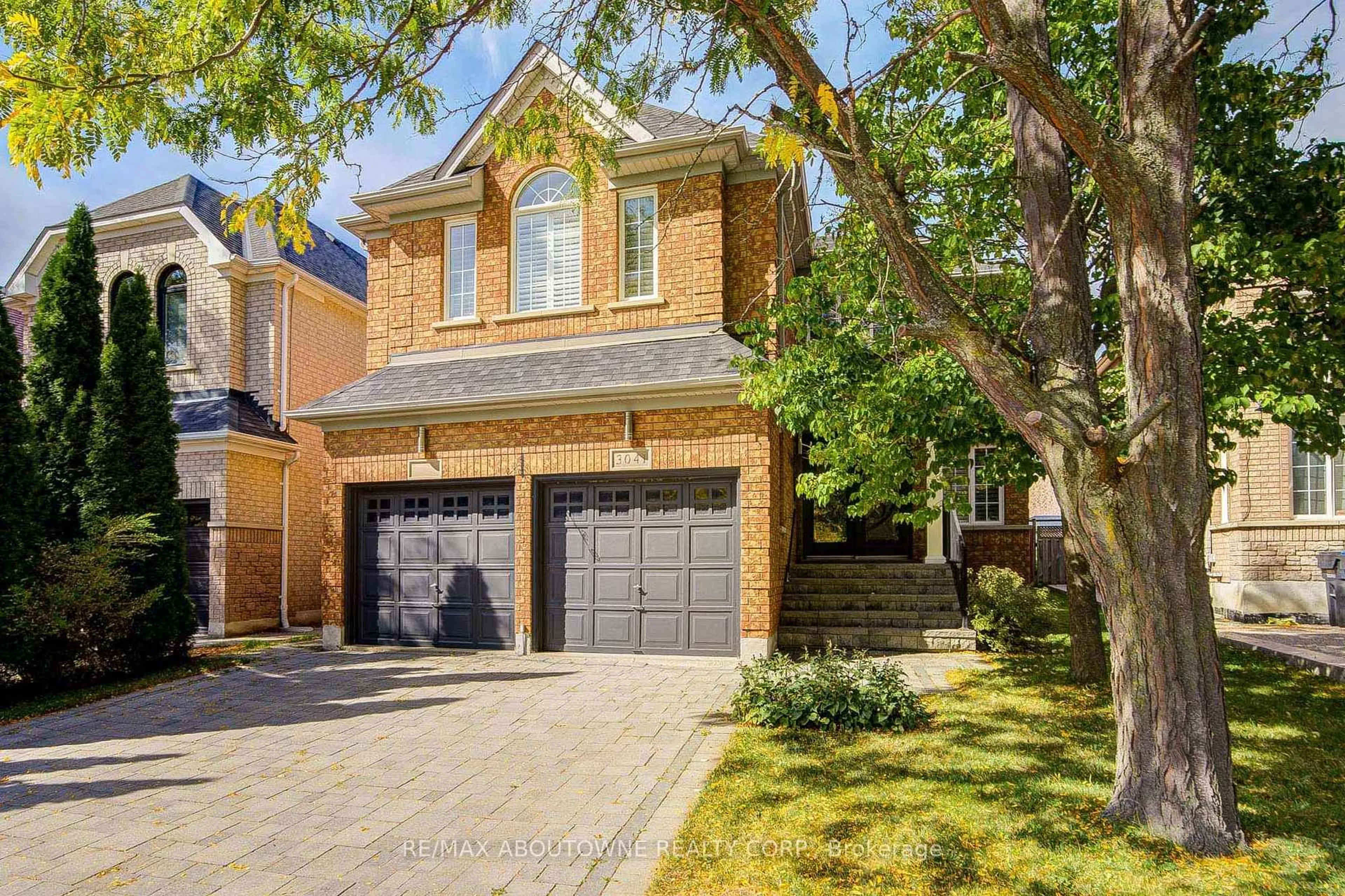 Home with brick exterior material, street for 3041 Caulfield Cres, Mississauga Ontario L5M 6J7