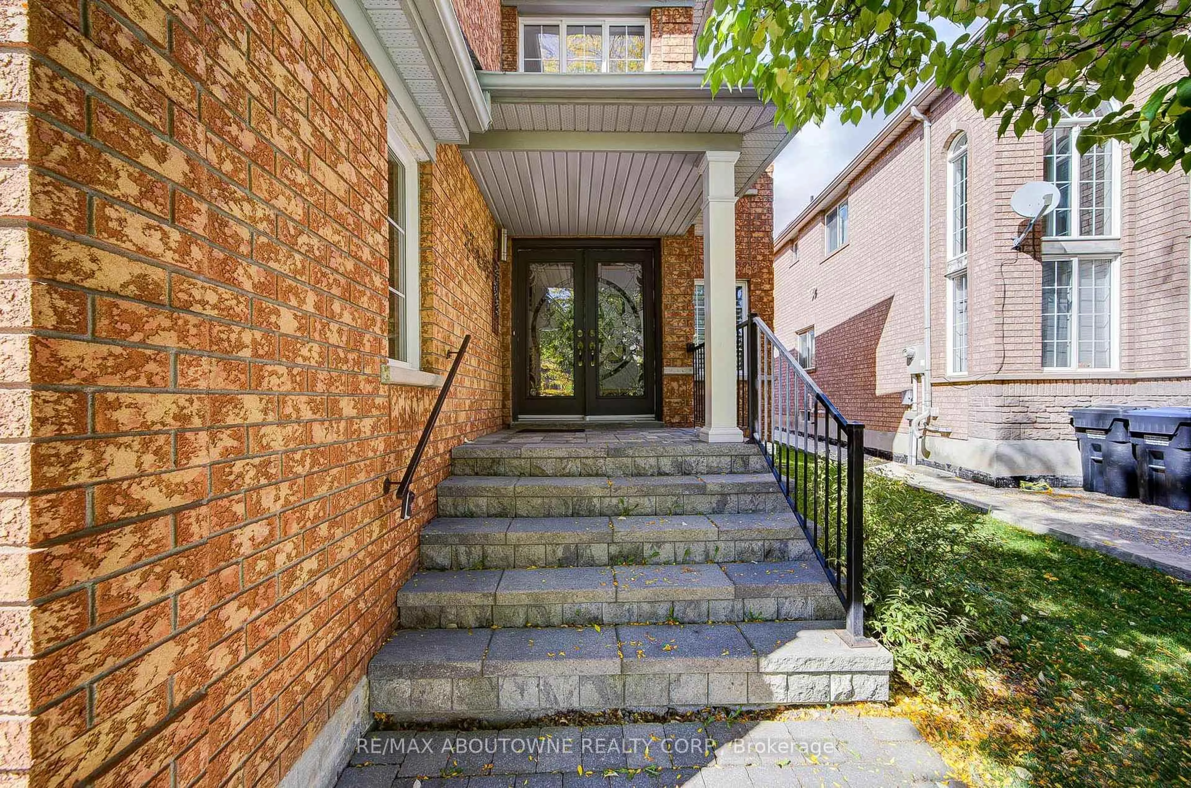 Unknown for 3041 Caulfield Cres, Mississauga Ontario L5M 6J7