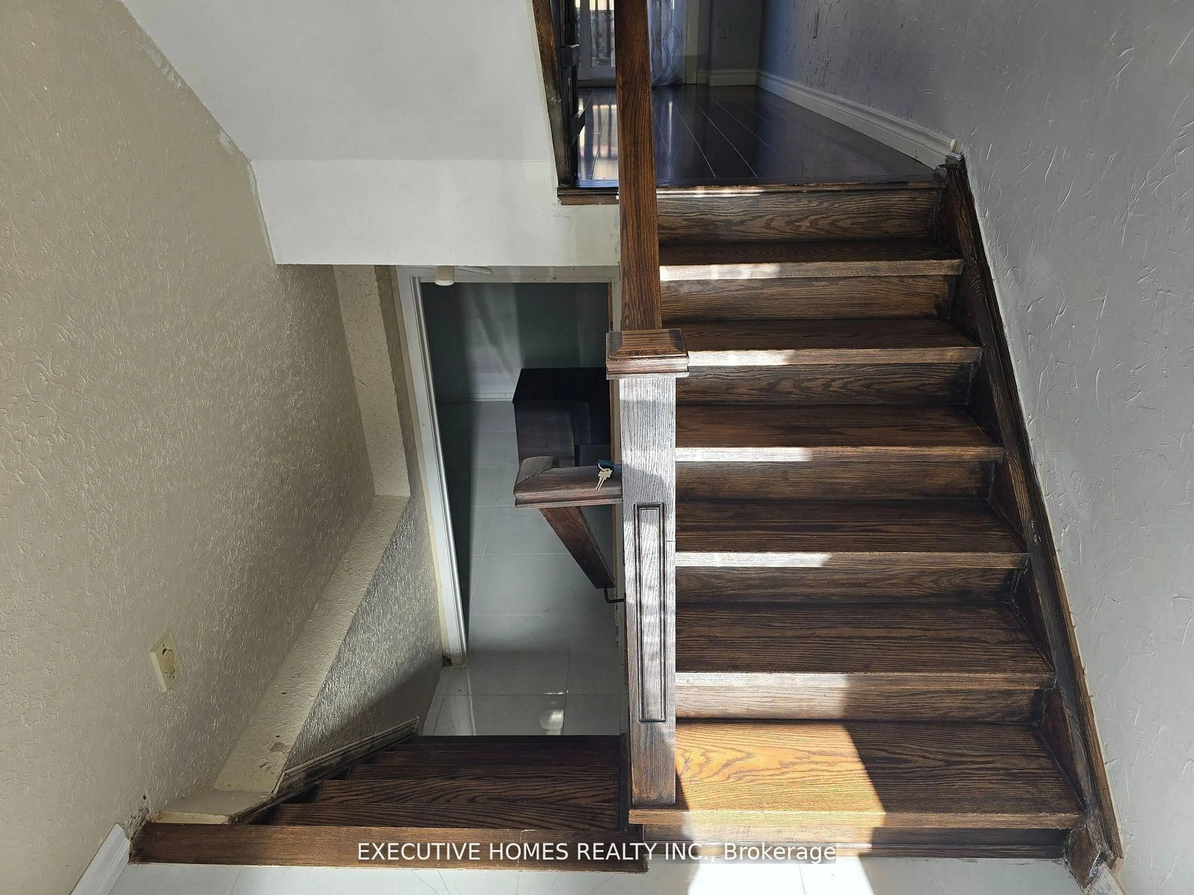 Stairs for 61 Collins Cres, Brampton Ontario L6V 3N1