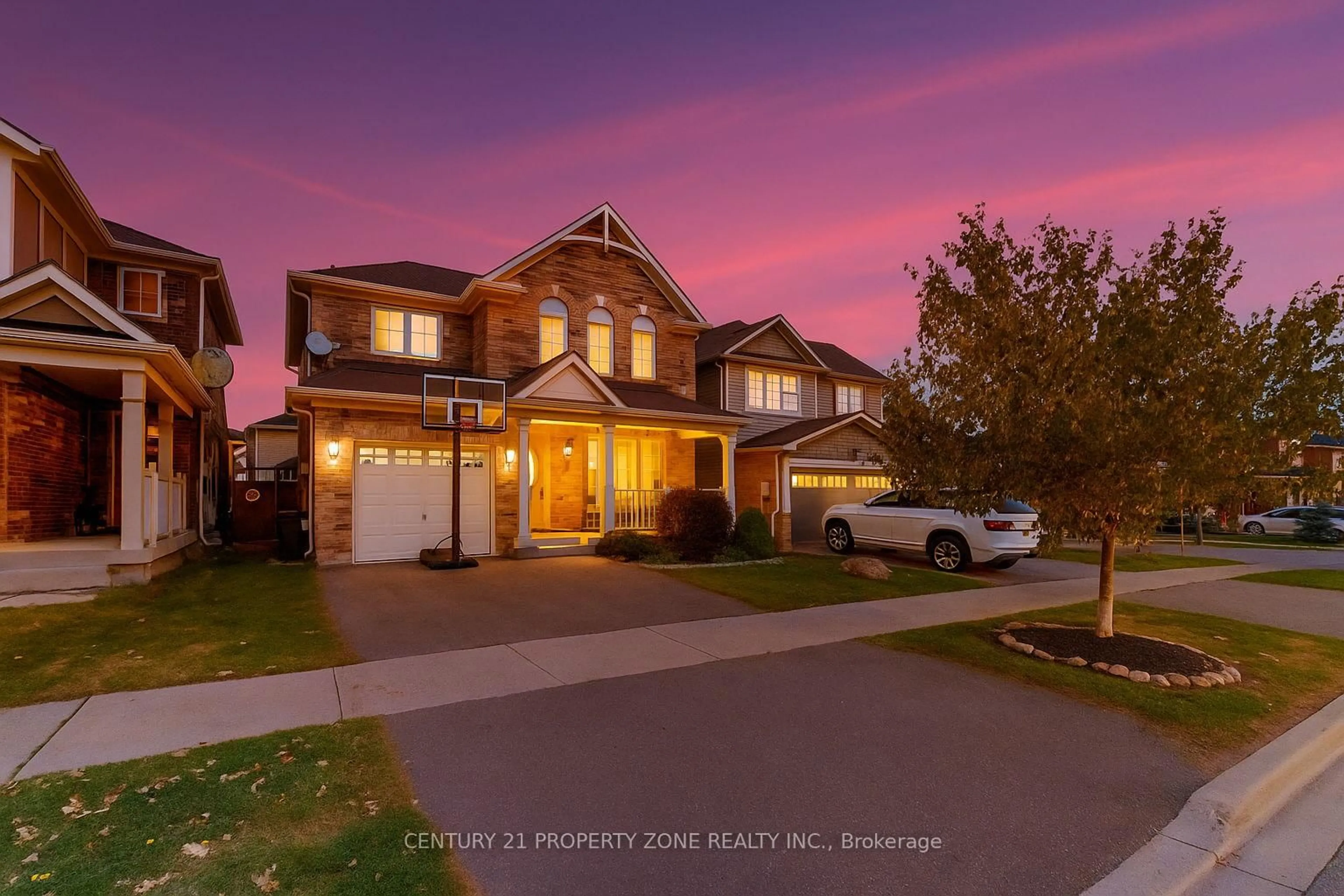 A pic from outside/outdoor area/front of a property/back of a property/a pic from drone, street for 937 Dice Way, Milton Ontario L9T 8C9