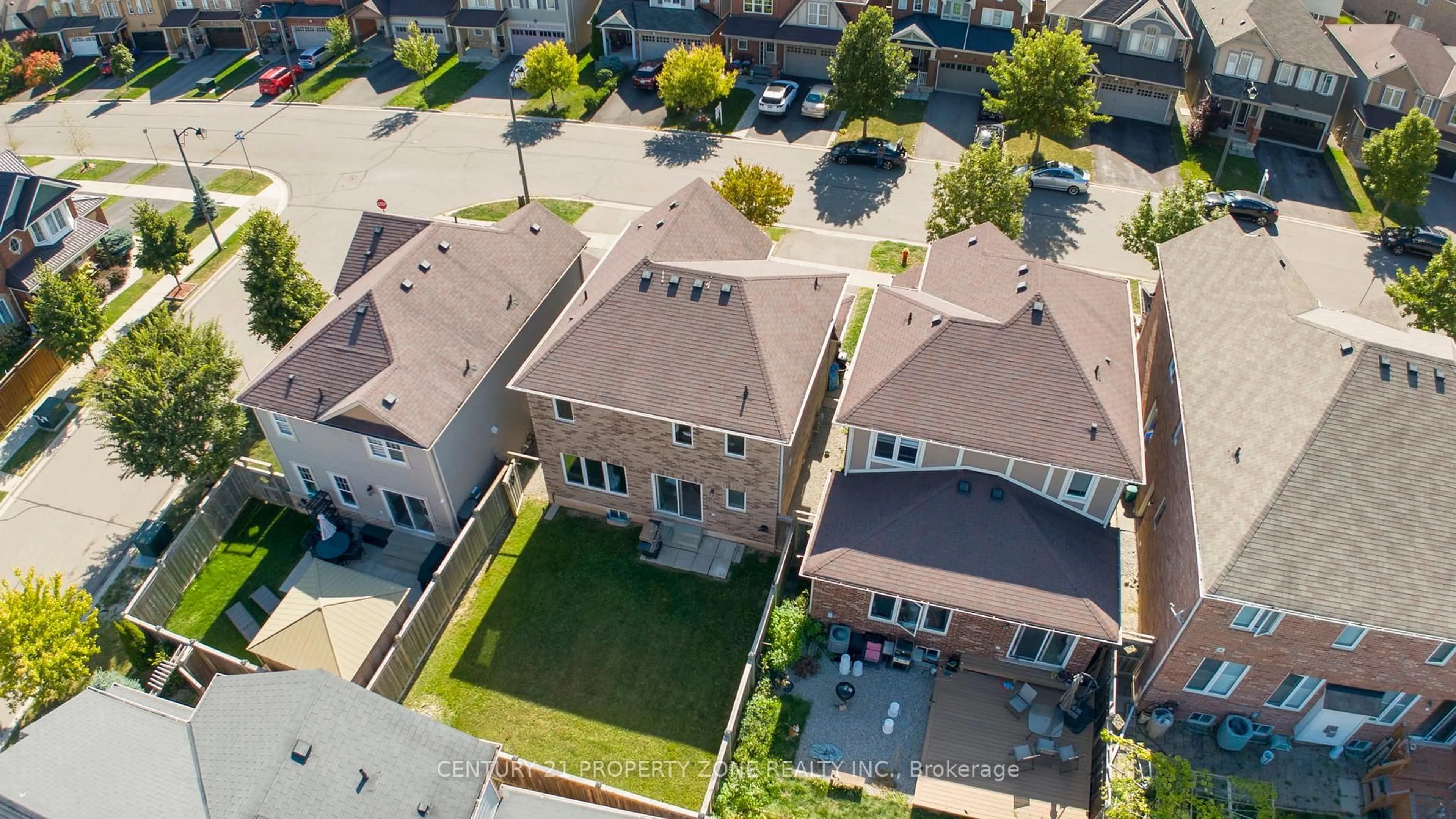 A pic from outside/outdoor area/front of a property/back of a property/a pic from drone, street for 937 Dice Way, Milton Ontario L9T 8C9