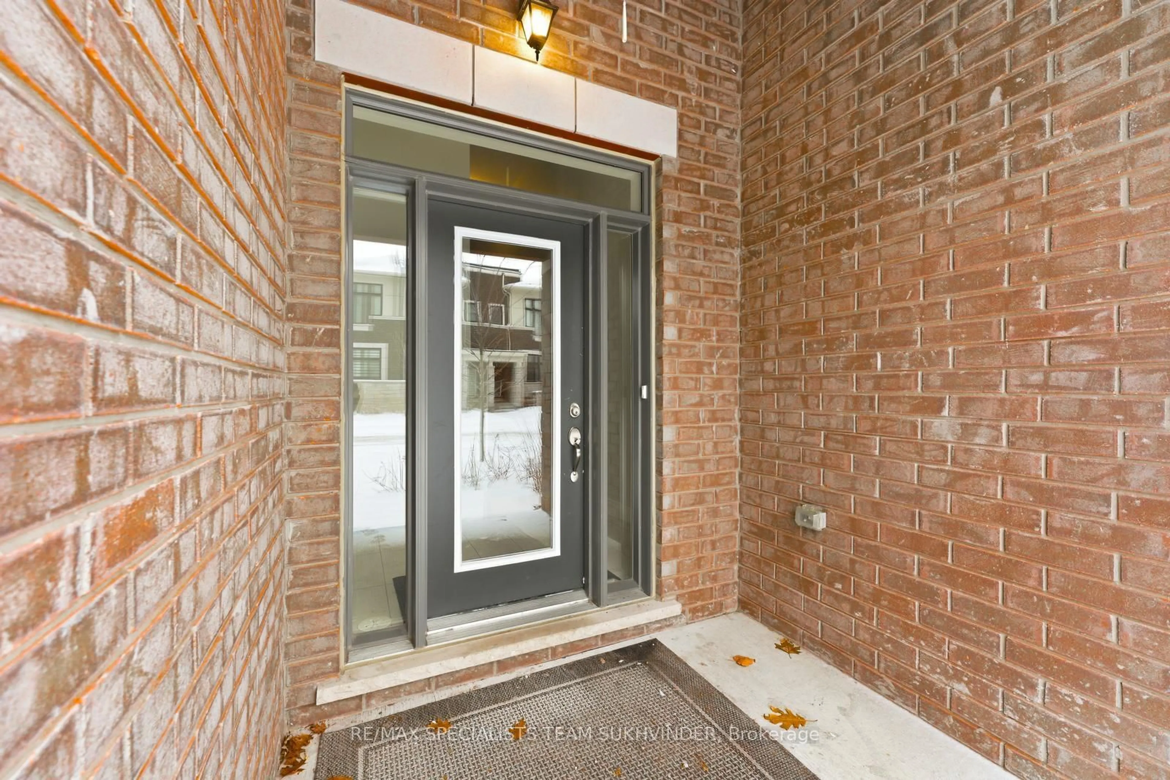 Indoor entryway for 8 Tarmola Park Crt, Toronto Ontario M9L 0A6