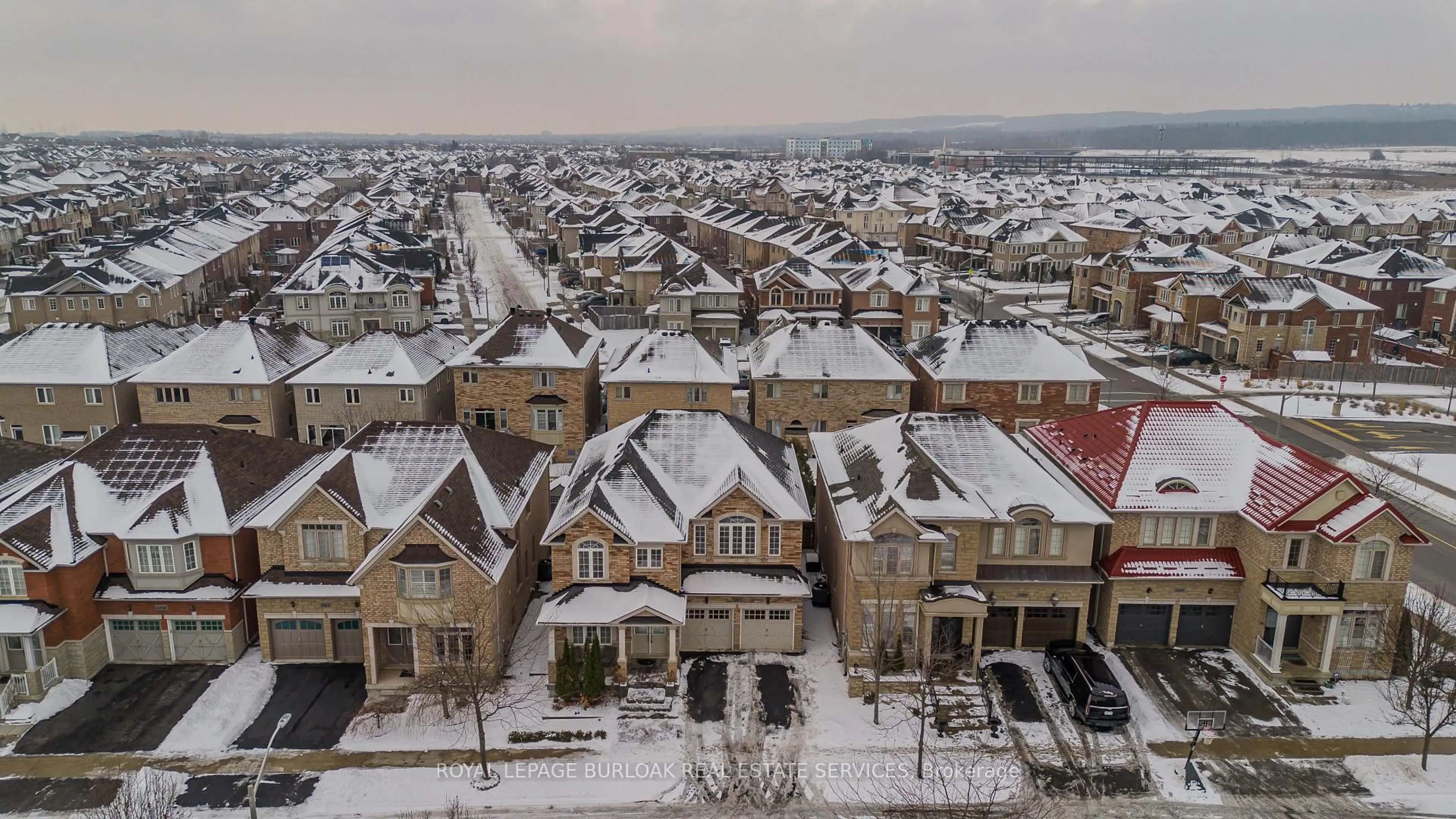 A pic from outside/outdoor area/front of a property/back of a property/a pic from drone, city buildings view from balcony for 3322 Stoneware Rd, Burlington Ontario L7M 0K3