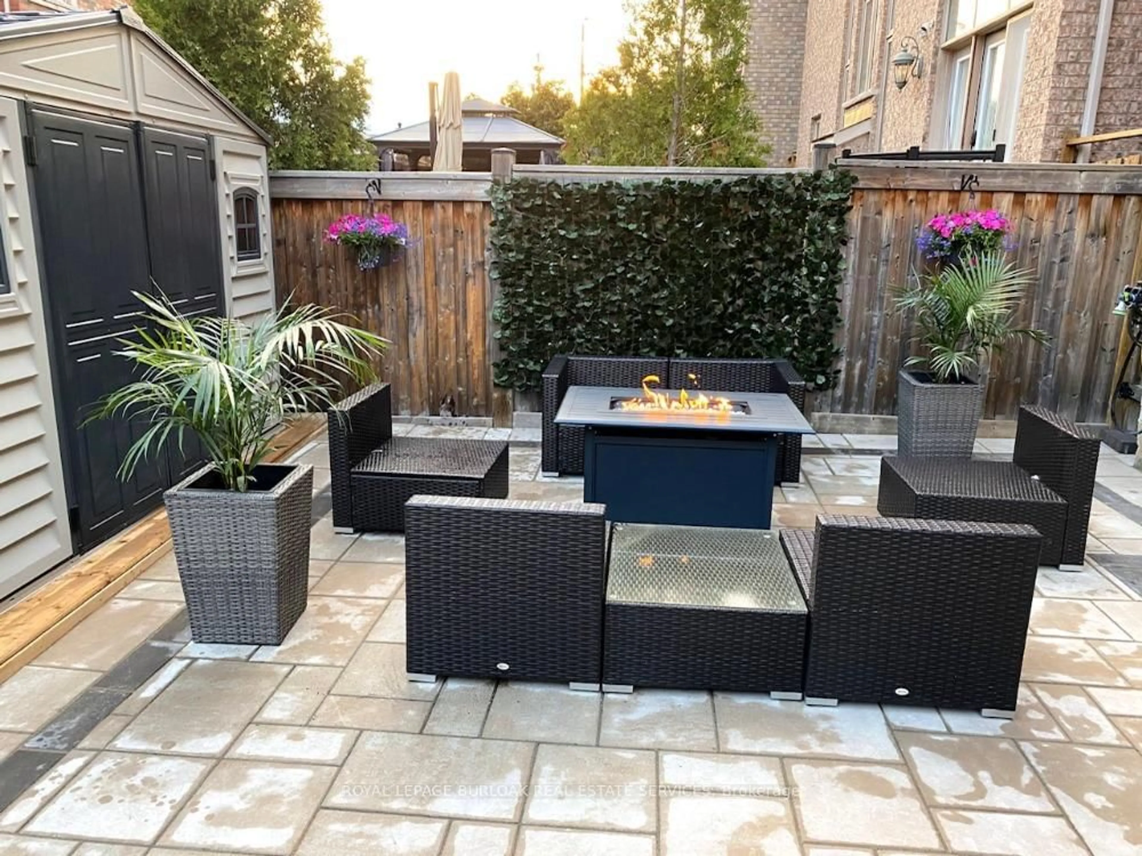 Patio, street for 3322 Stoneware Rd, Burlington Ontario L7M 0K3