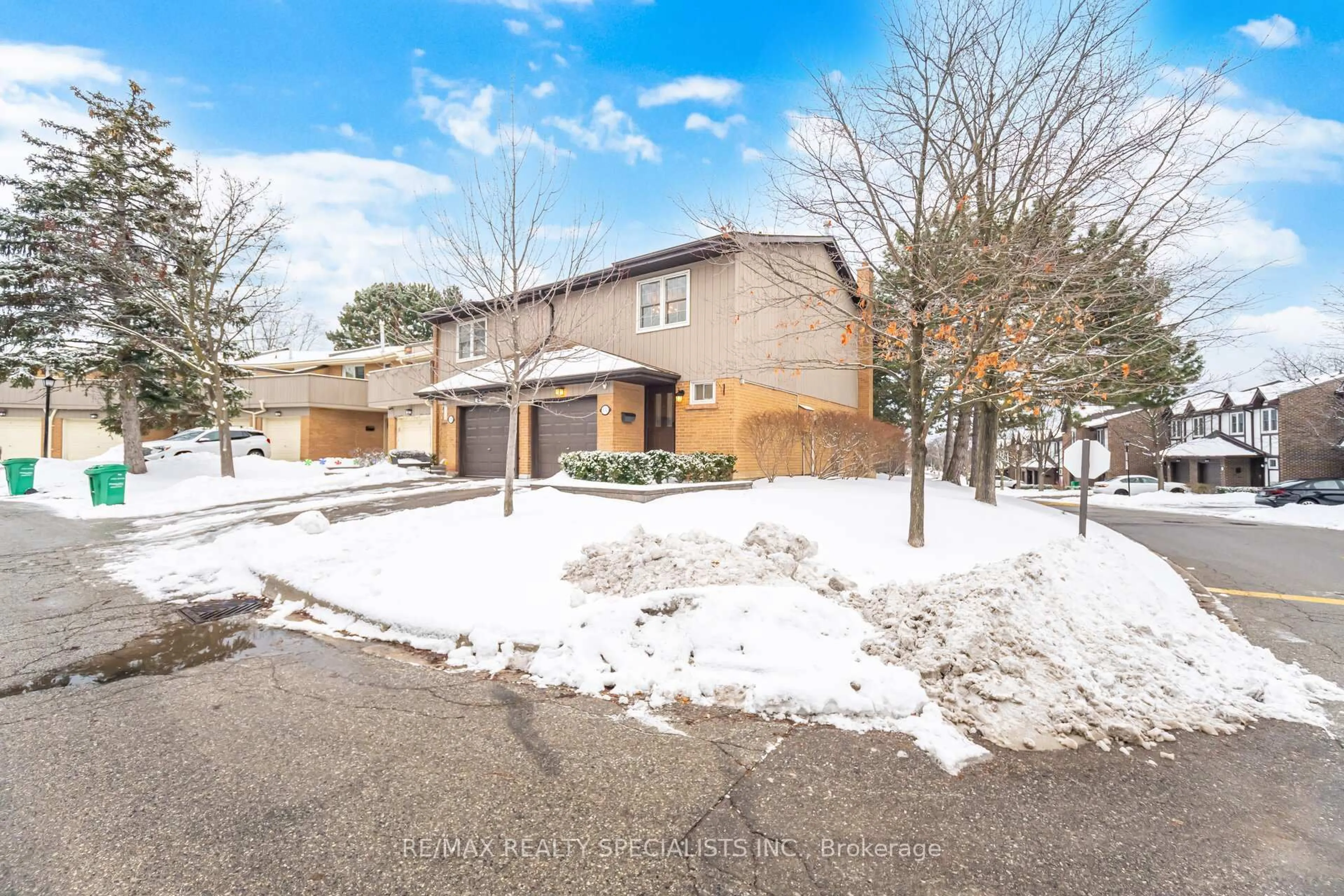 A pic from outside/outdoor area/front of a property/back of a property/a pic from drone, street for 1951 Rathburn Rd #137, Mississauga Ontario L4W 2N9