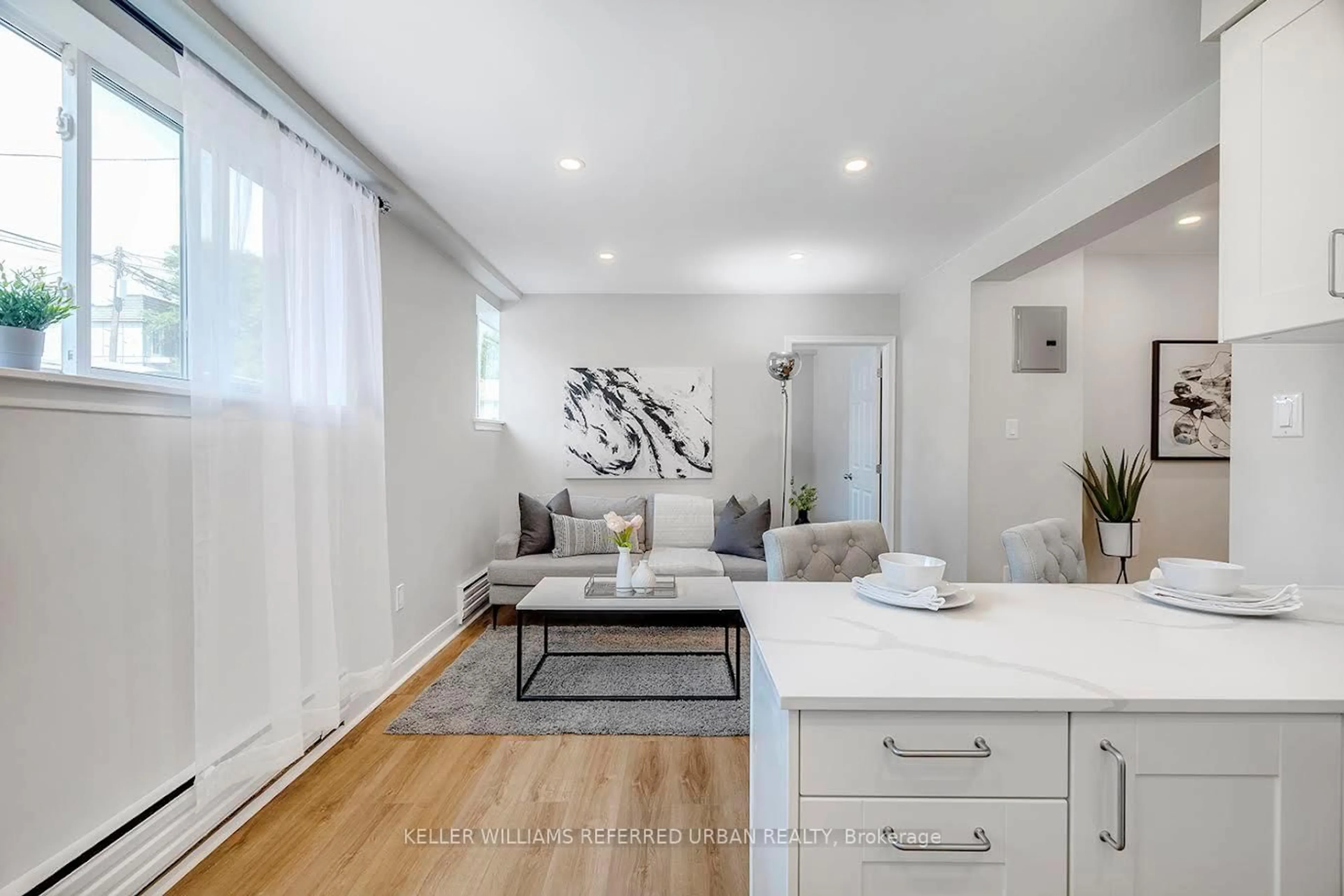 Unknown for 90 Portland St, Toronto Ontario M8Y 1A7