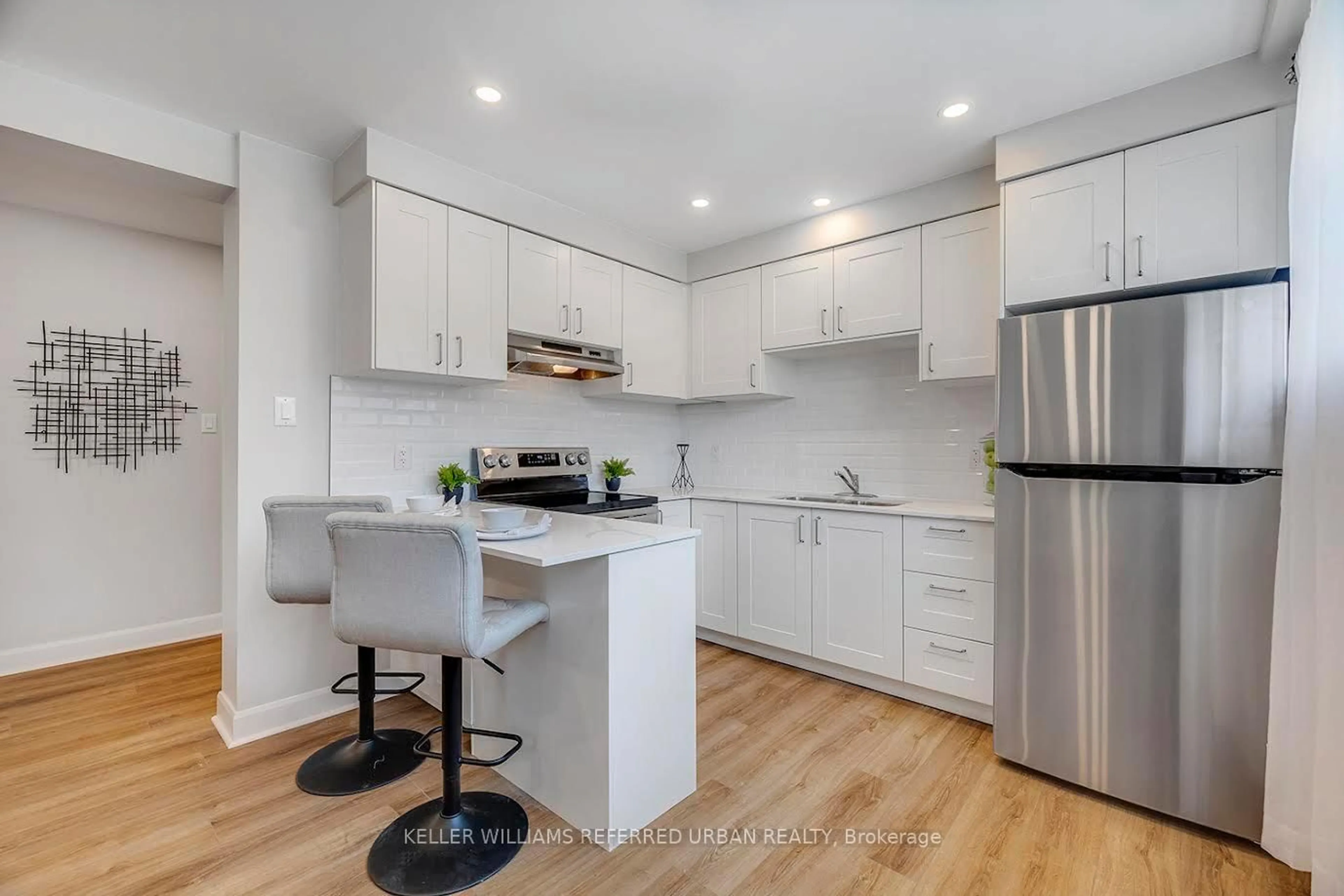 Unknown for 90 Portland St, Toronto Ontario M8Y 1A7