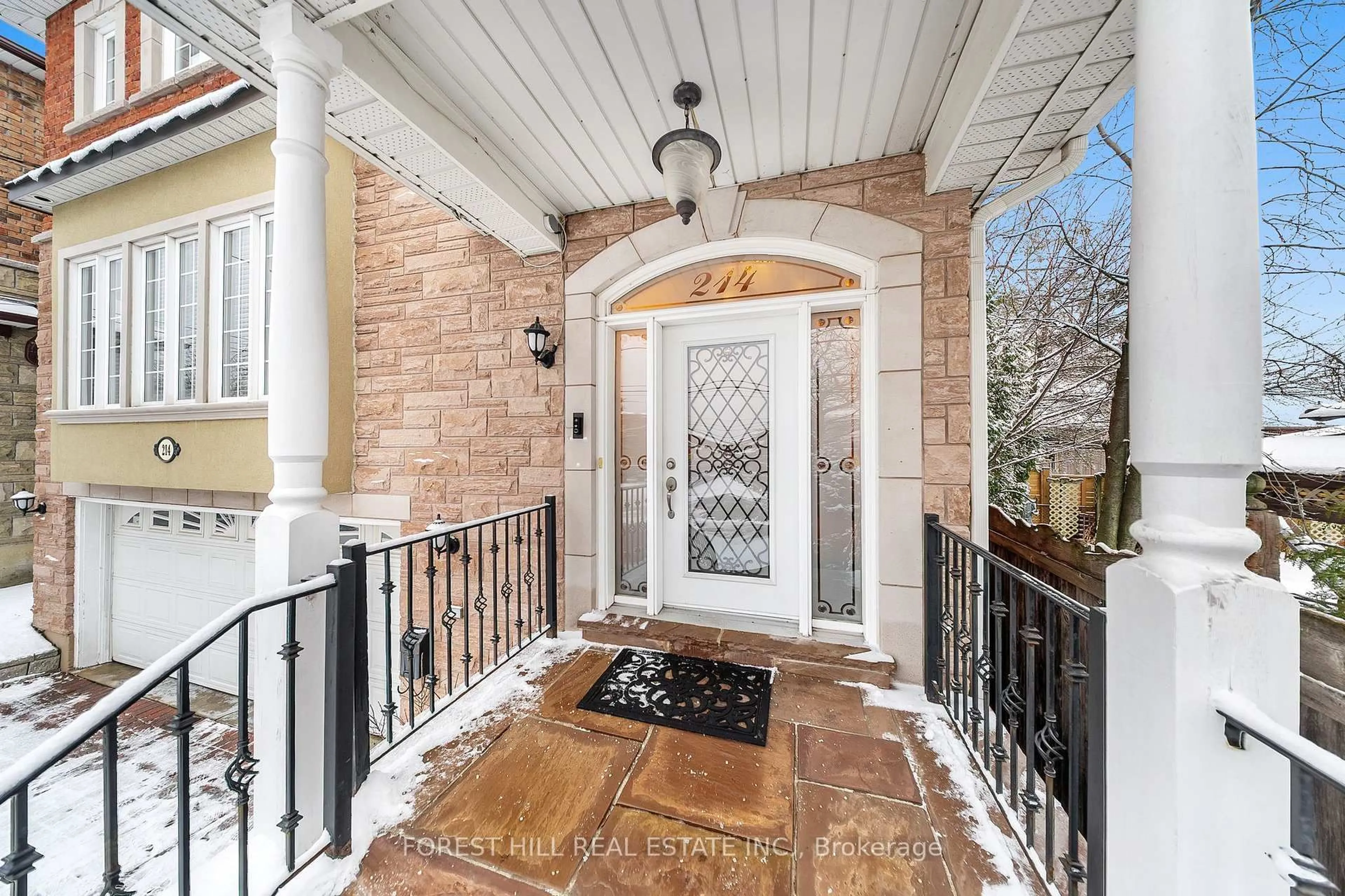Indoor entryway for 214 Locksley Ave, Toronto Ontario M6B 3P4