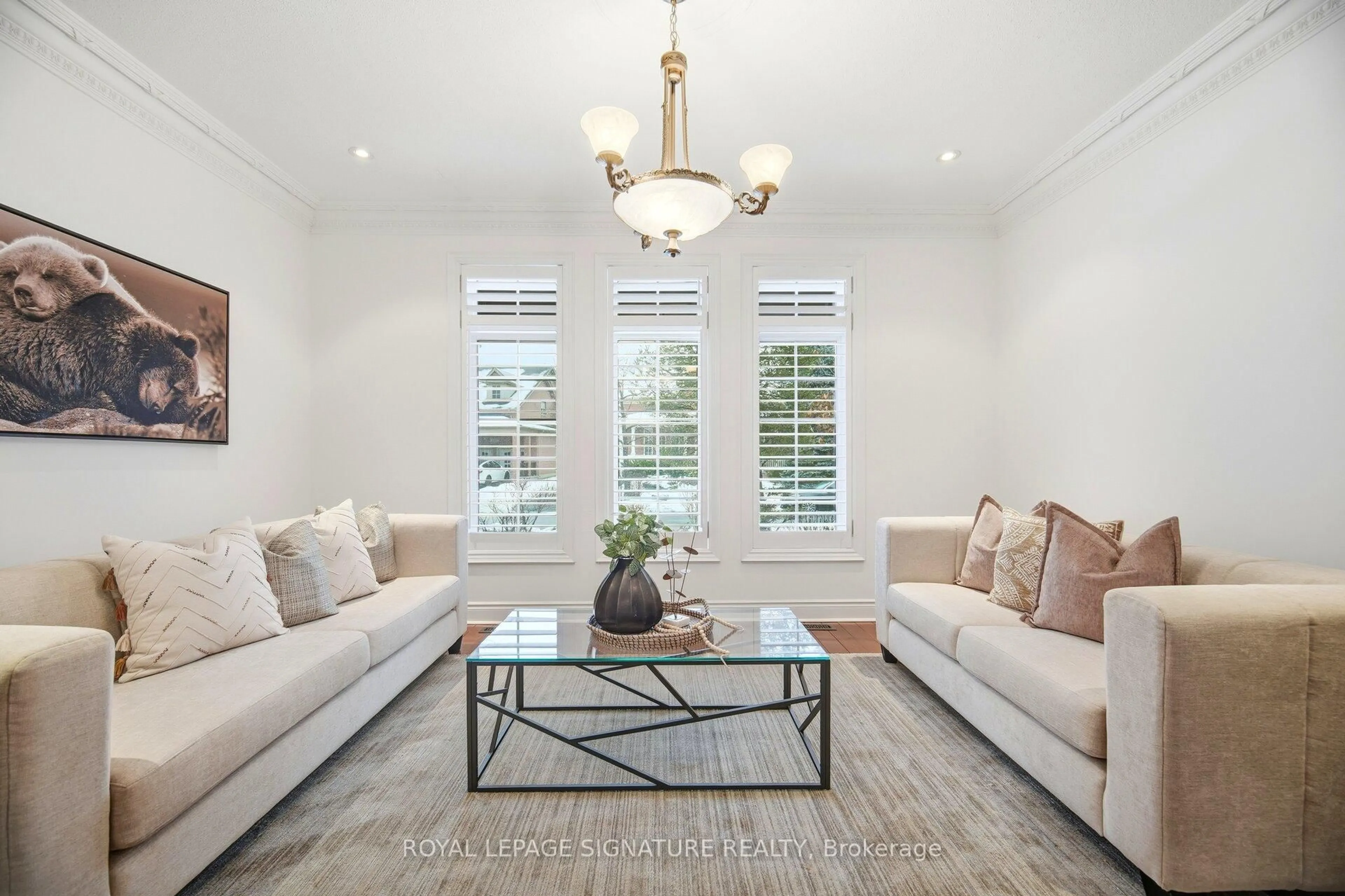 Living room with furniture, unknown for 1592 Hallstone Rd, Brampton Ontario L6Y 5K8