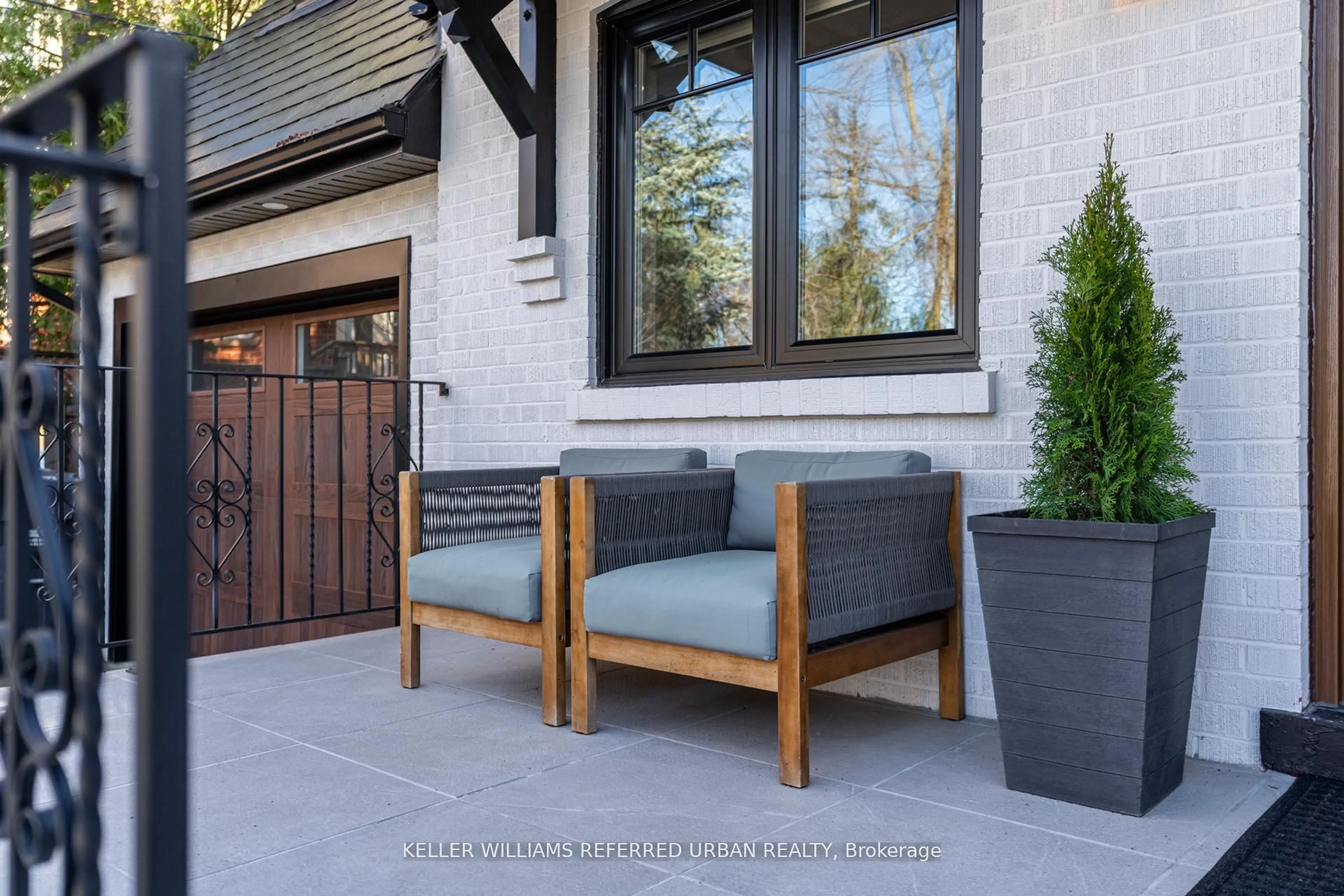 Patio, street for 12 Wesley Ave, Mississauga Ontario L5H 2M5