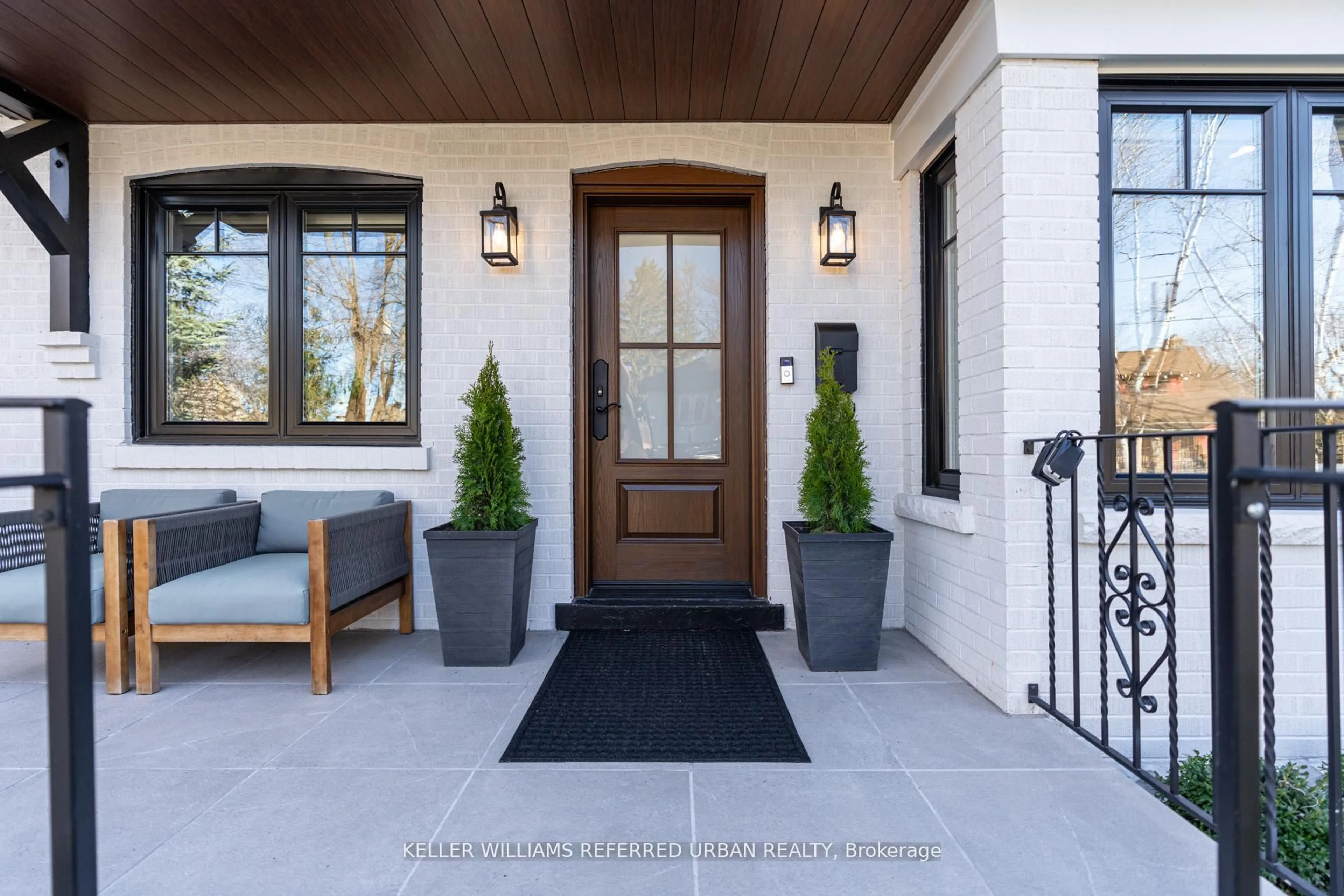 Indoor entryway for 12 Wesley Ave, Mississauga Ontario L5H 2M5