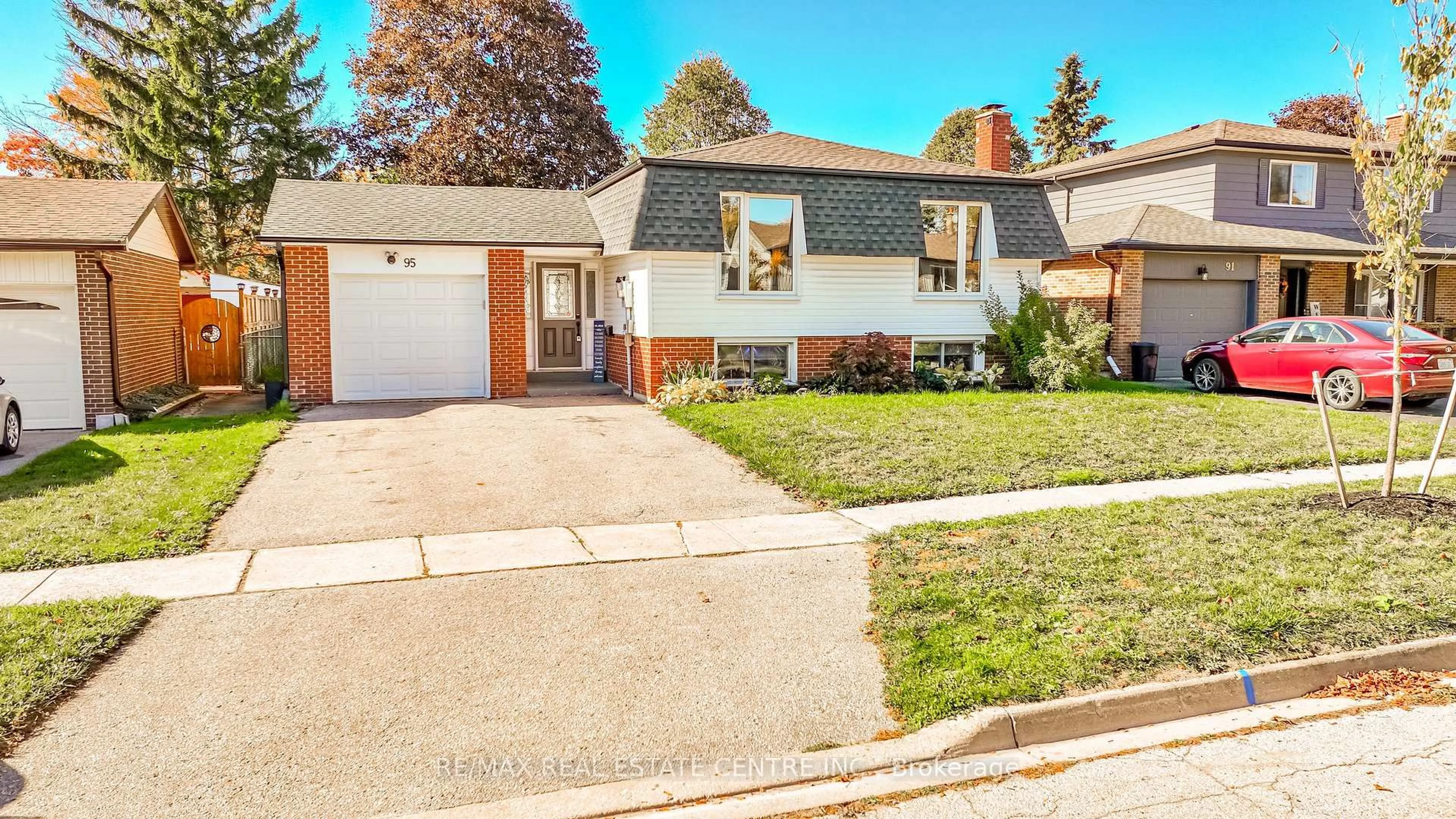 Home with brick exterior material, street for 95 Avonmore Cres, Orangeville Ontario L9W 3C2