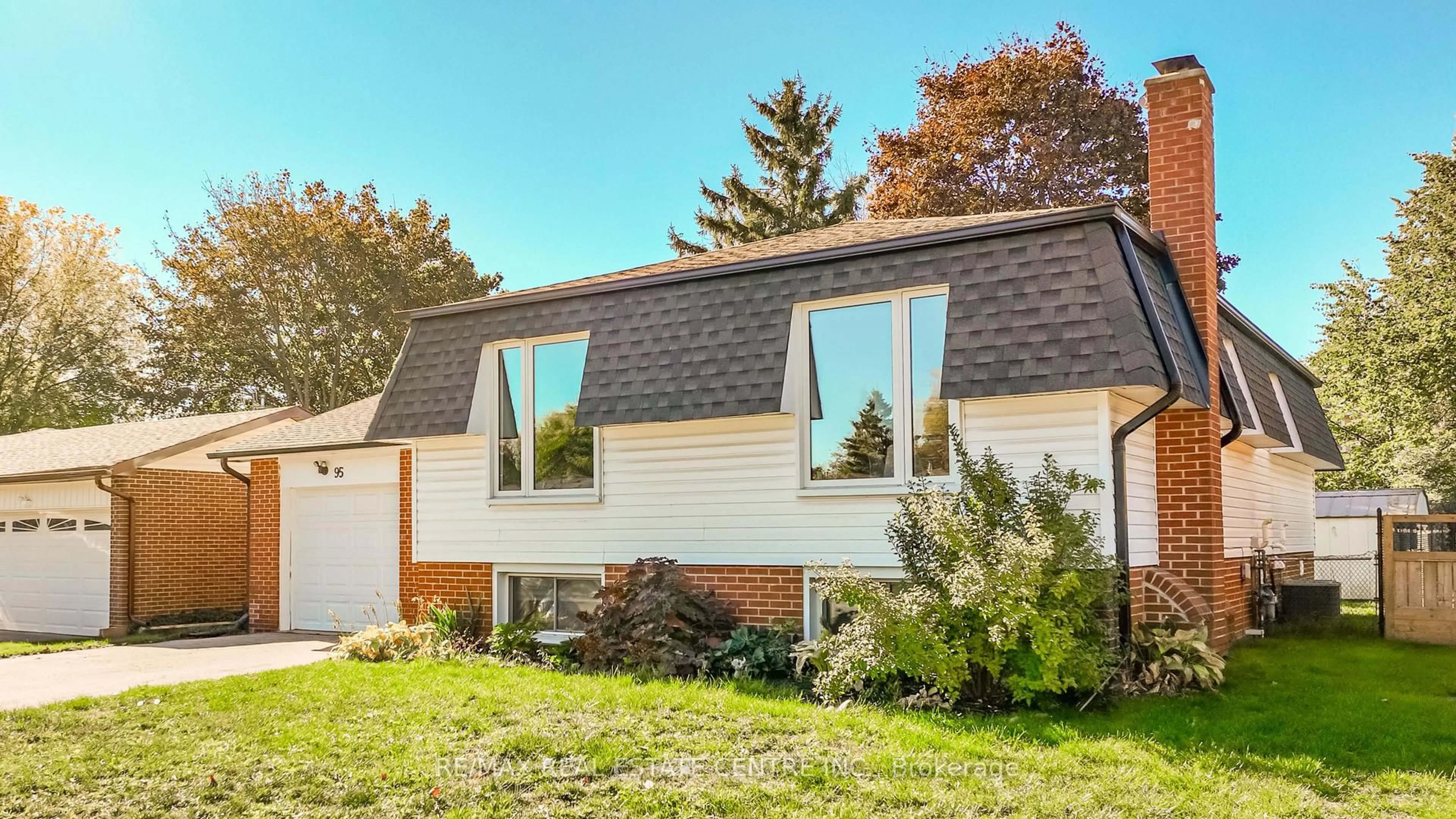 Home with vinyl exterior material, street for 95 Avonmore Cres, Orangeville Ontario L9W 3C2