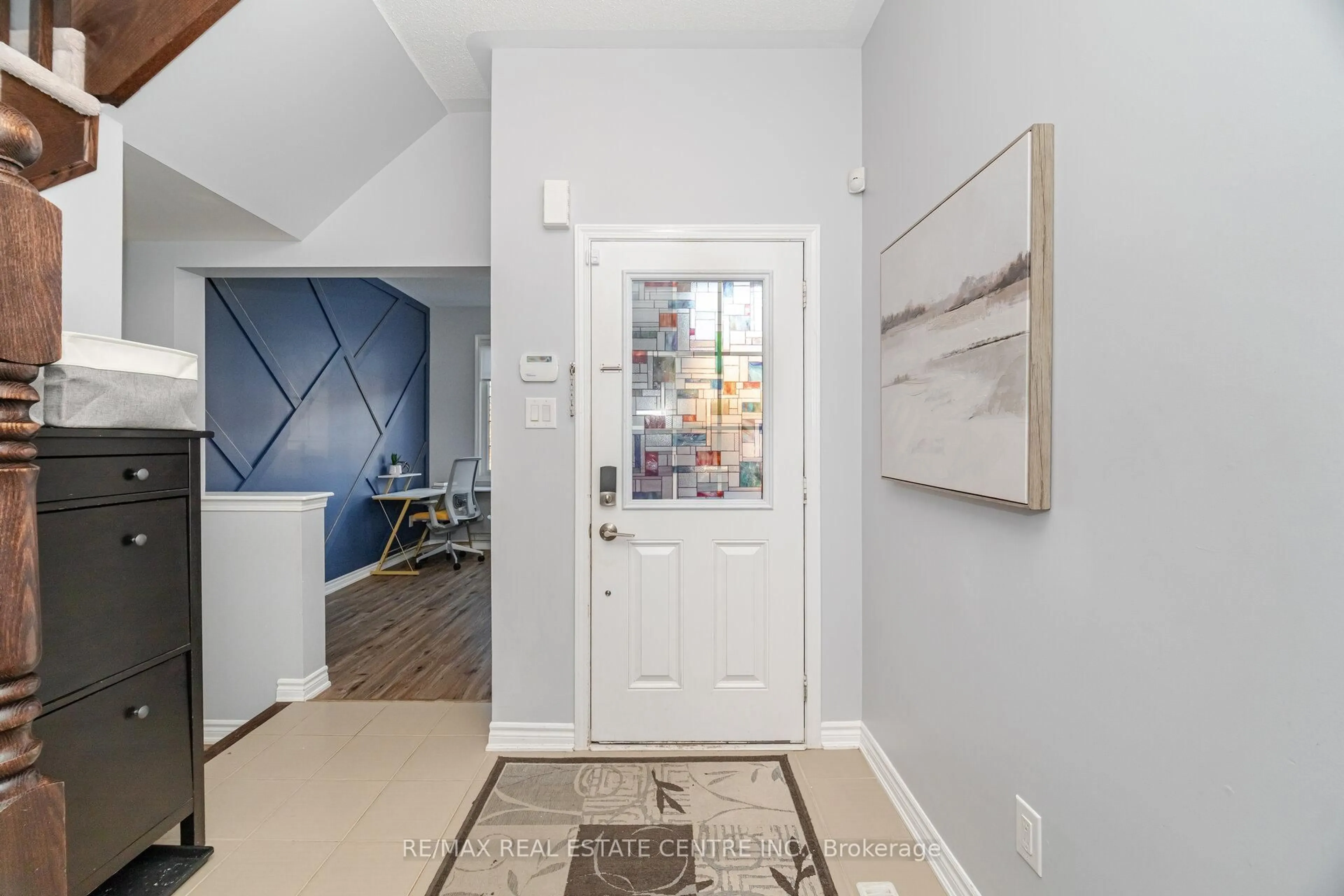 Indoor entryway for 322 Chuchmach Clse, Milton Ontario L9T 8B5