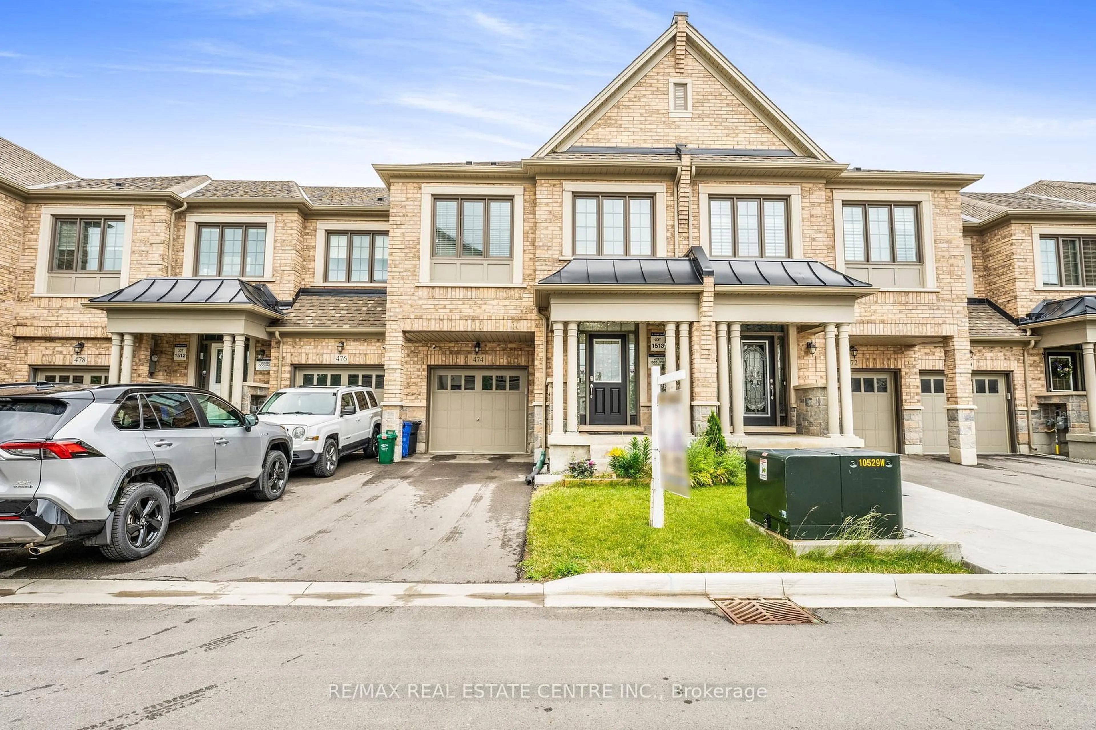 A pic from outside/outdoor area/front of a property/back of a property/a pic from drone, street for 474 Sheaffe Pl, Milton Ontario L9E 1J9