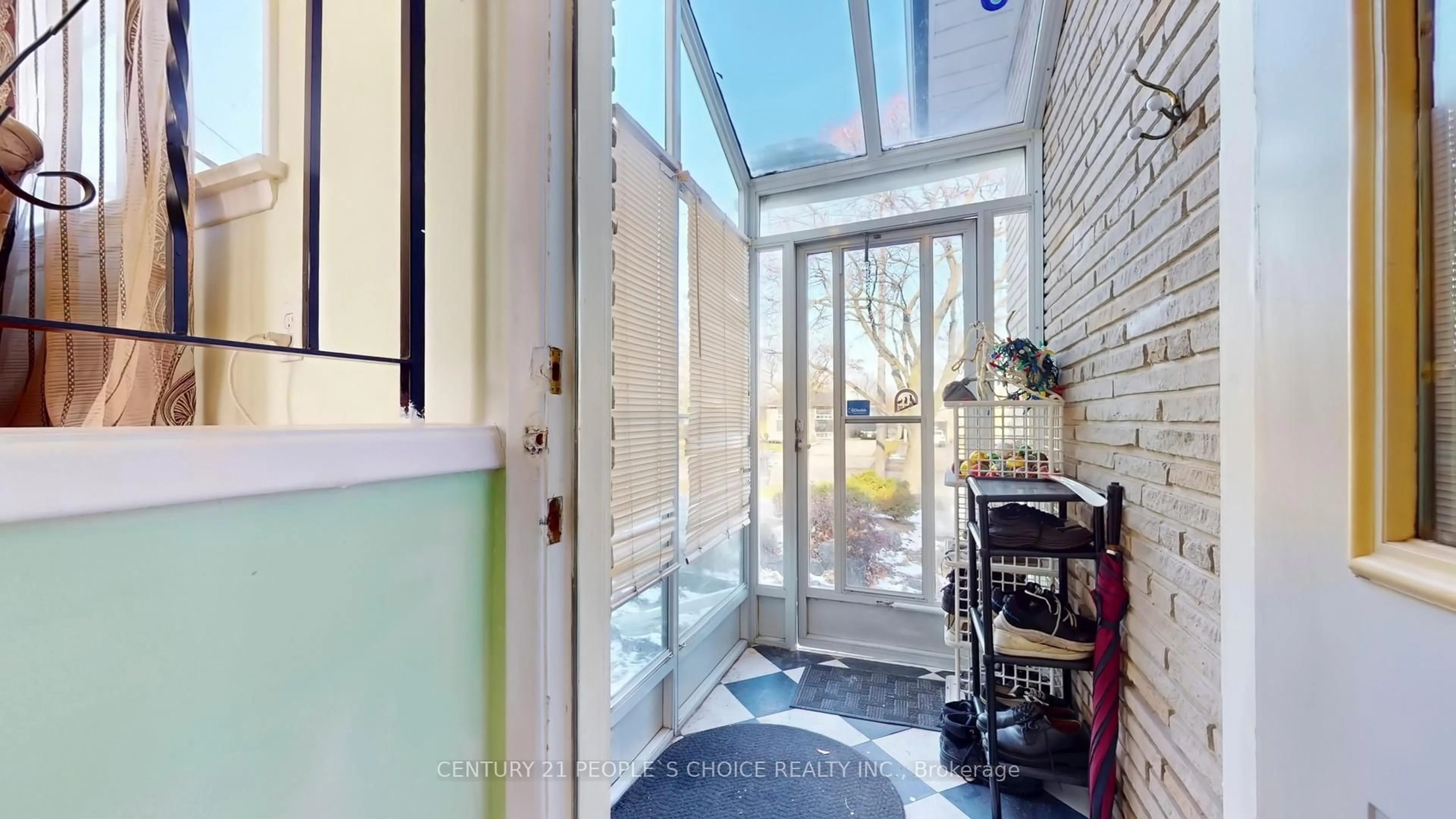 Indoor entryway for 35 Westhumber Blvd, Toronto Ontario M9W 3M5