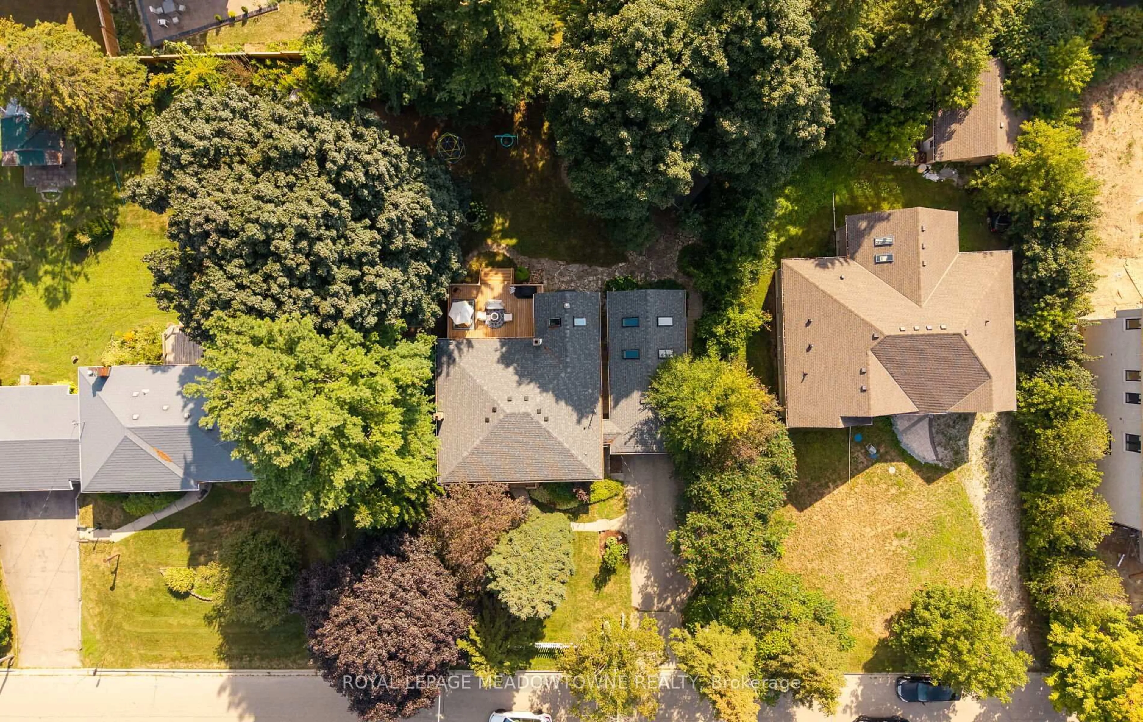 A pic from outside/outdoor area/front of a property/back of a property/a pic from drone, street for 10182 Tenth Line, Halton Hills Ontario L0P 1K0