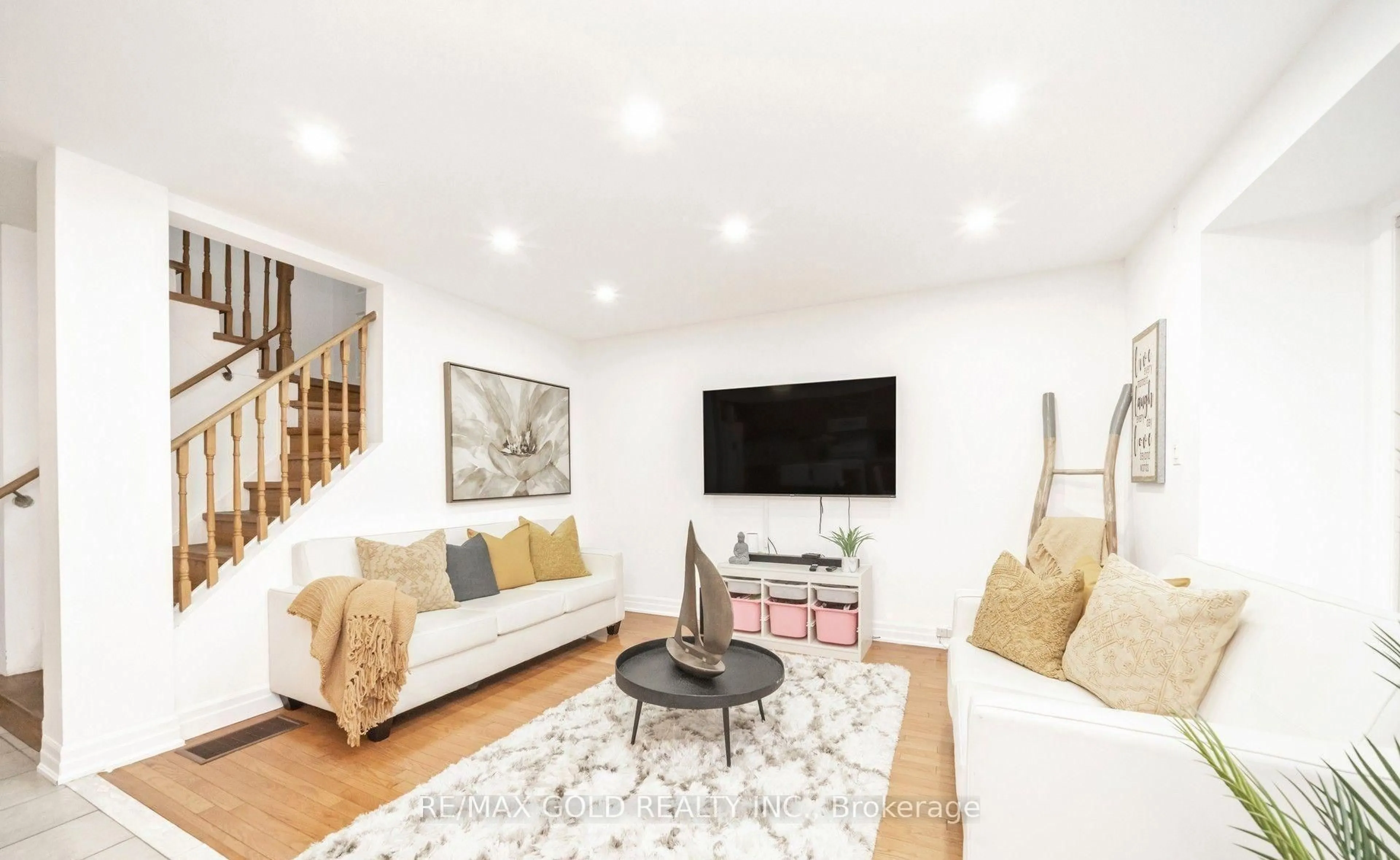 Living room with furniture, unknown for 36 Roxton Cres, Brampton Ontario L7A 2A9