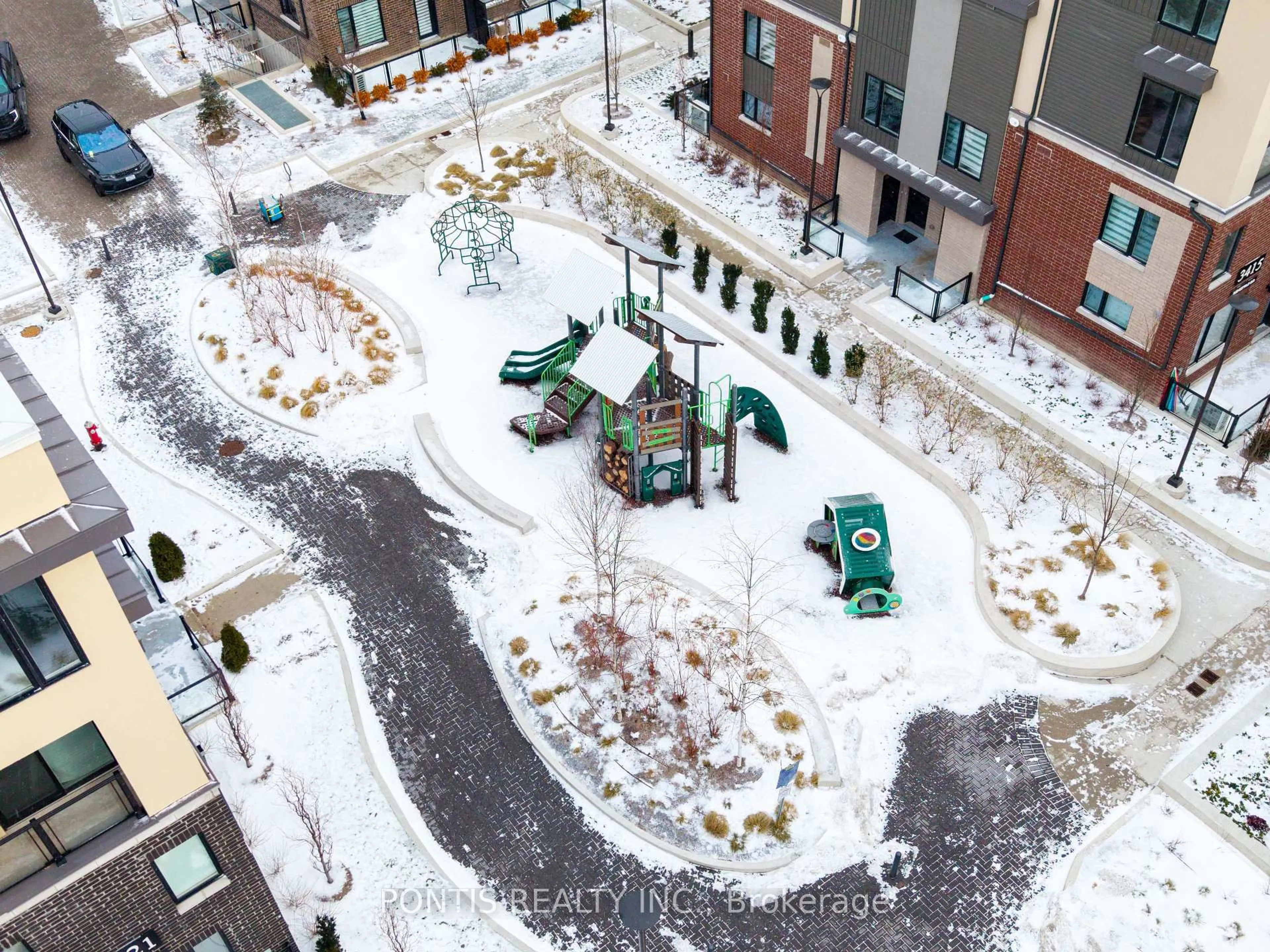 A pic from outside/outdoor area/front of a property/back of a property/a pic from drone, city buildings view from balcony for 3401 RIDGEWAY Dr #320, Mississauga Ontario L5L 5T3