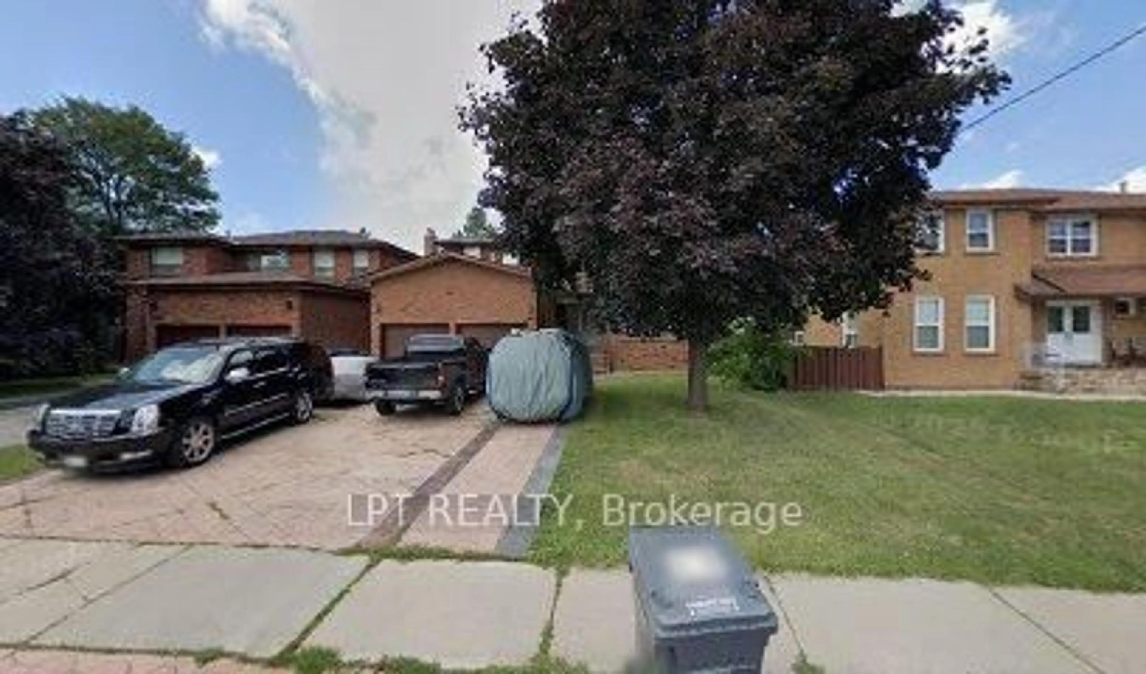 A pic from outside/outdoor area/front of a property/back of a property/a pic from drone, street for 3431 Dorcas St, Mississauga Ontario L4T 1M9
